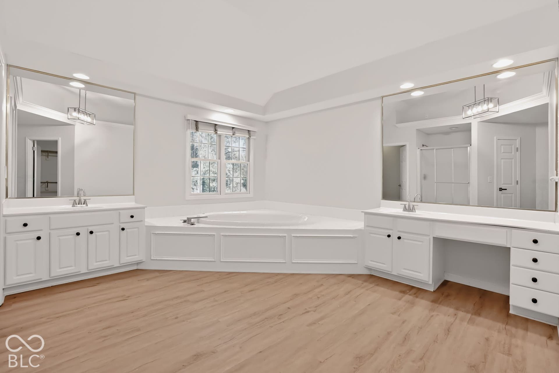 3802 Carwinion Way, Carmel, IN 46032 Spacious Primary Bath with double sinks