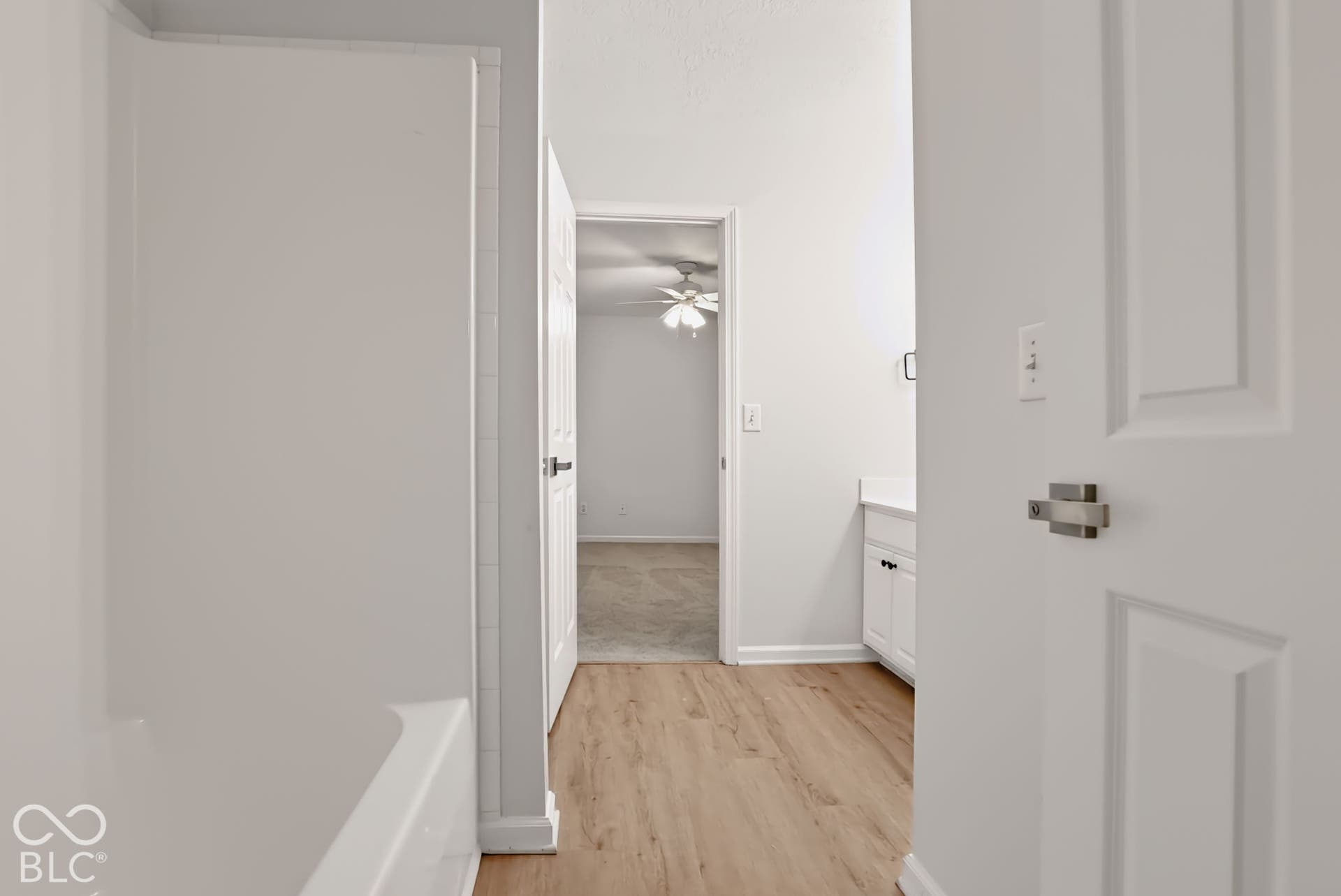 3802 Carwinion Way, Carmel, IN 46032 Tub/Shower combo