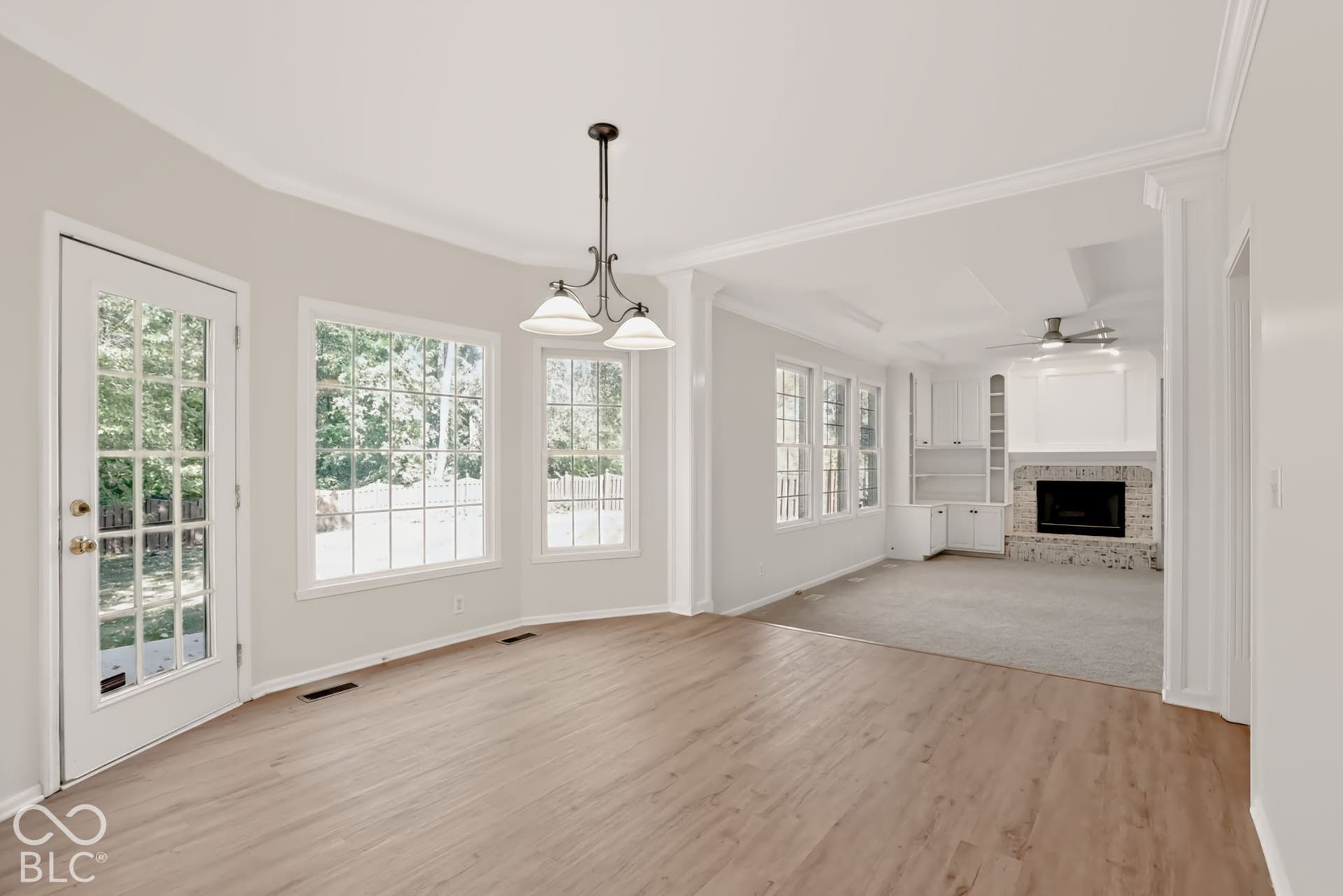 3802 Carwinion Way, Carmel, IN 46032 Spacious Eat In Kitchen with Bow Window