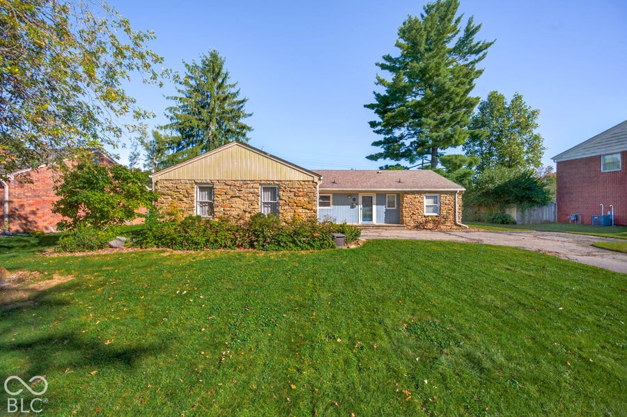Property photo for 1602 Crescent Drive, Columbus, IN