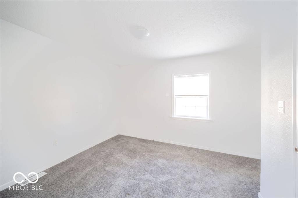 206 S Scatterfield Road, Anderson, IN 46012