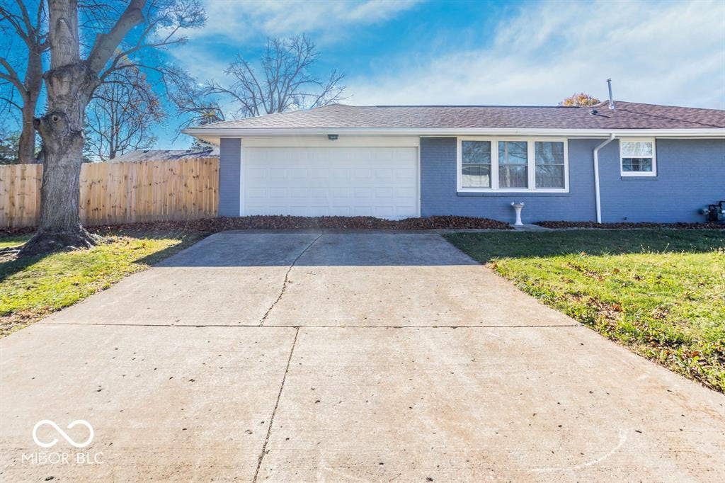 206 S Scatterfield Road, Anderson, IN 46012