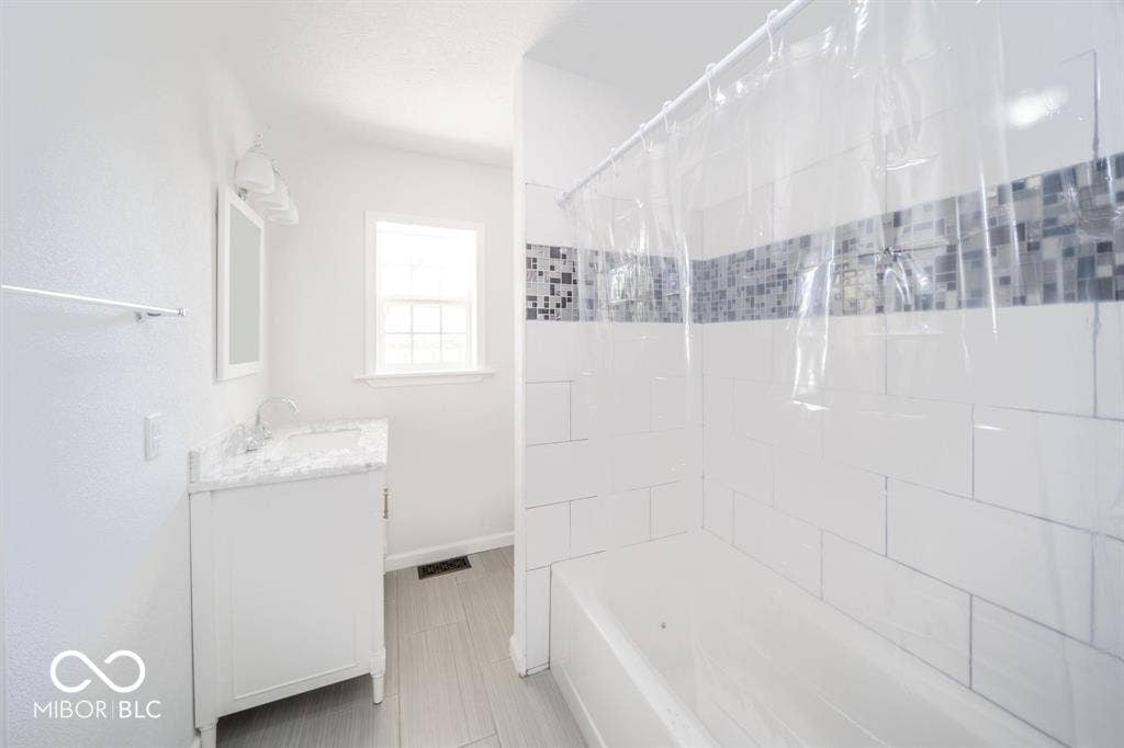 206 S Scatterfield Road, Anderson, IN 46012