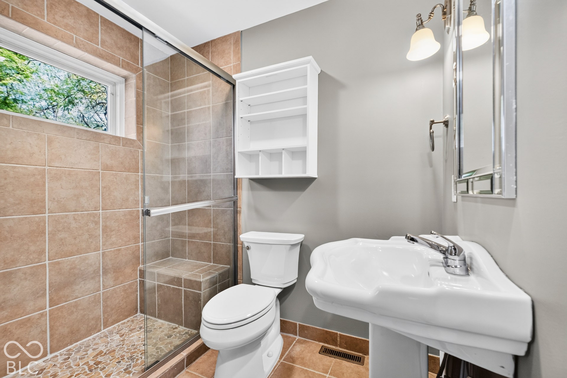 6639 E 65th Street, Indianapolis, IN 46220