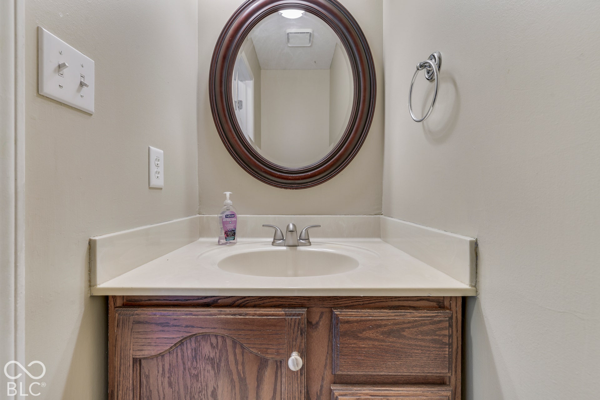 5845 Iron Oaks Court, Indianapolis, IN 46237 5845 Iron Oaks Court, Indianapolis, IN 46237