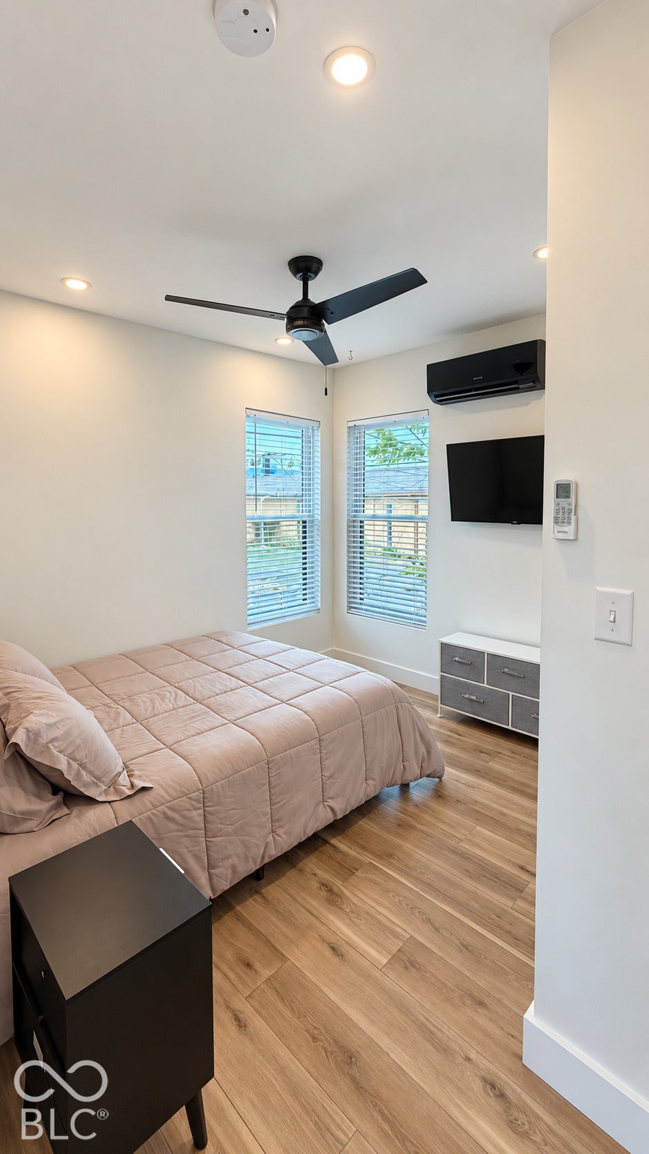 Recessed lighting, wood-finish flooring, ceiling fan, and window blinds