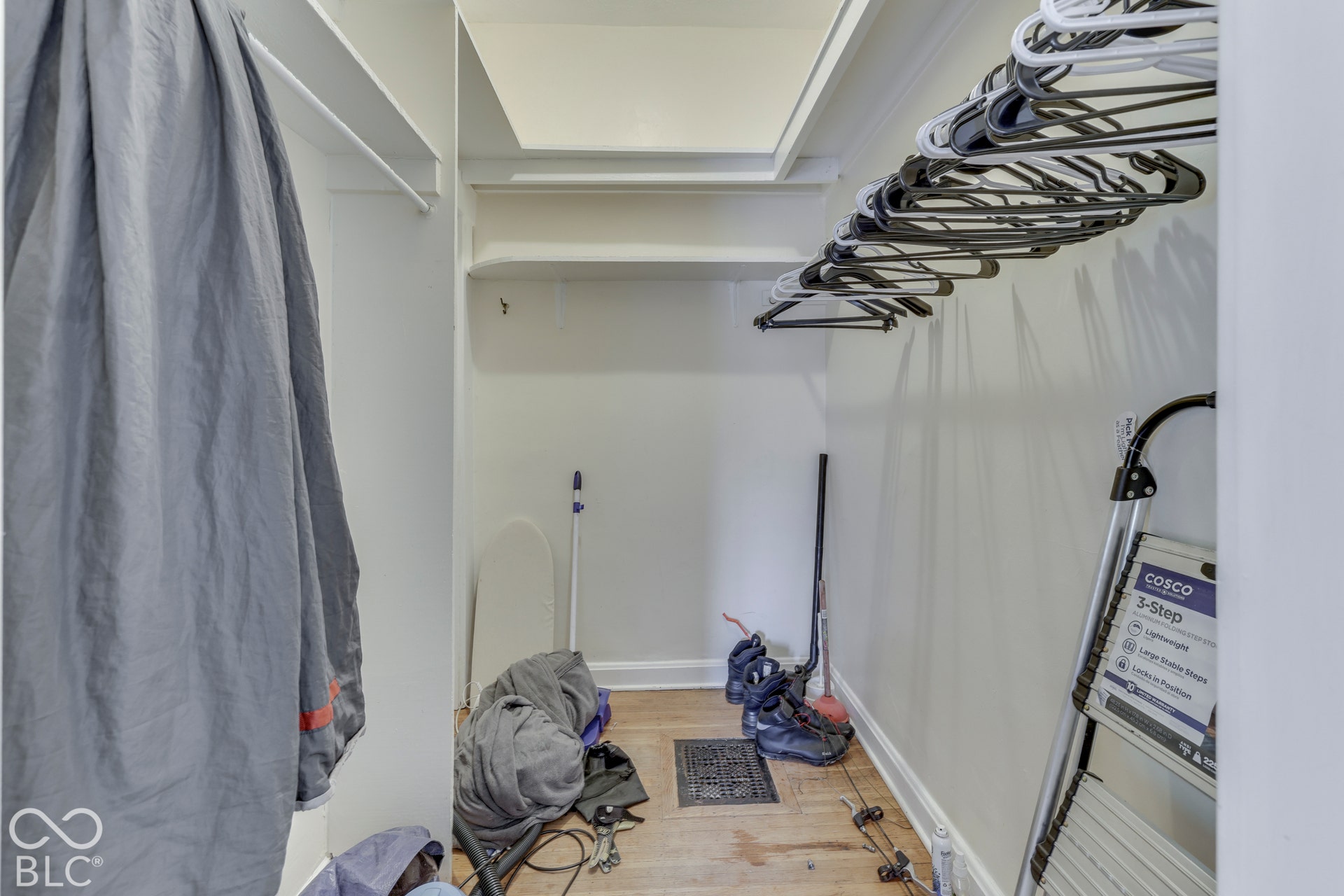 Unit 1 White-painted walls with integrated shelving and hanging rods