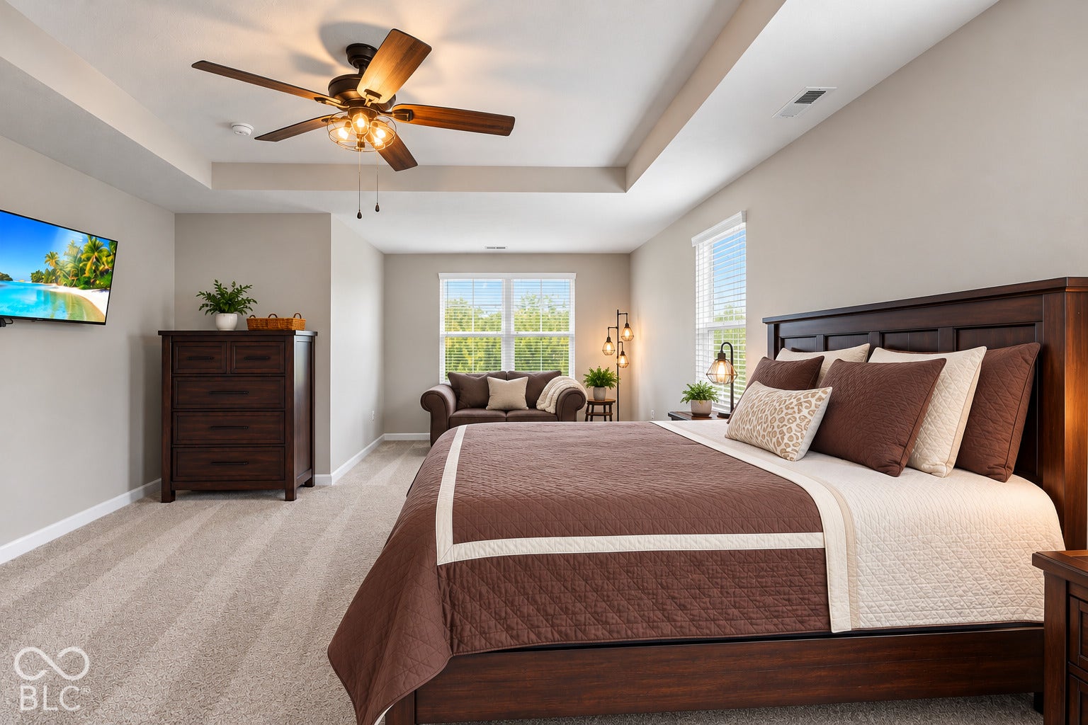 Tray ceiling with a ceiling fan light fixture