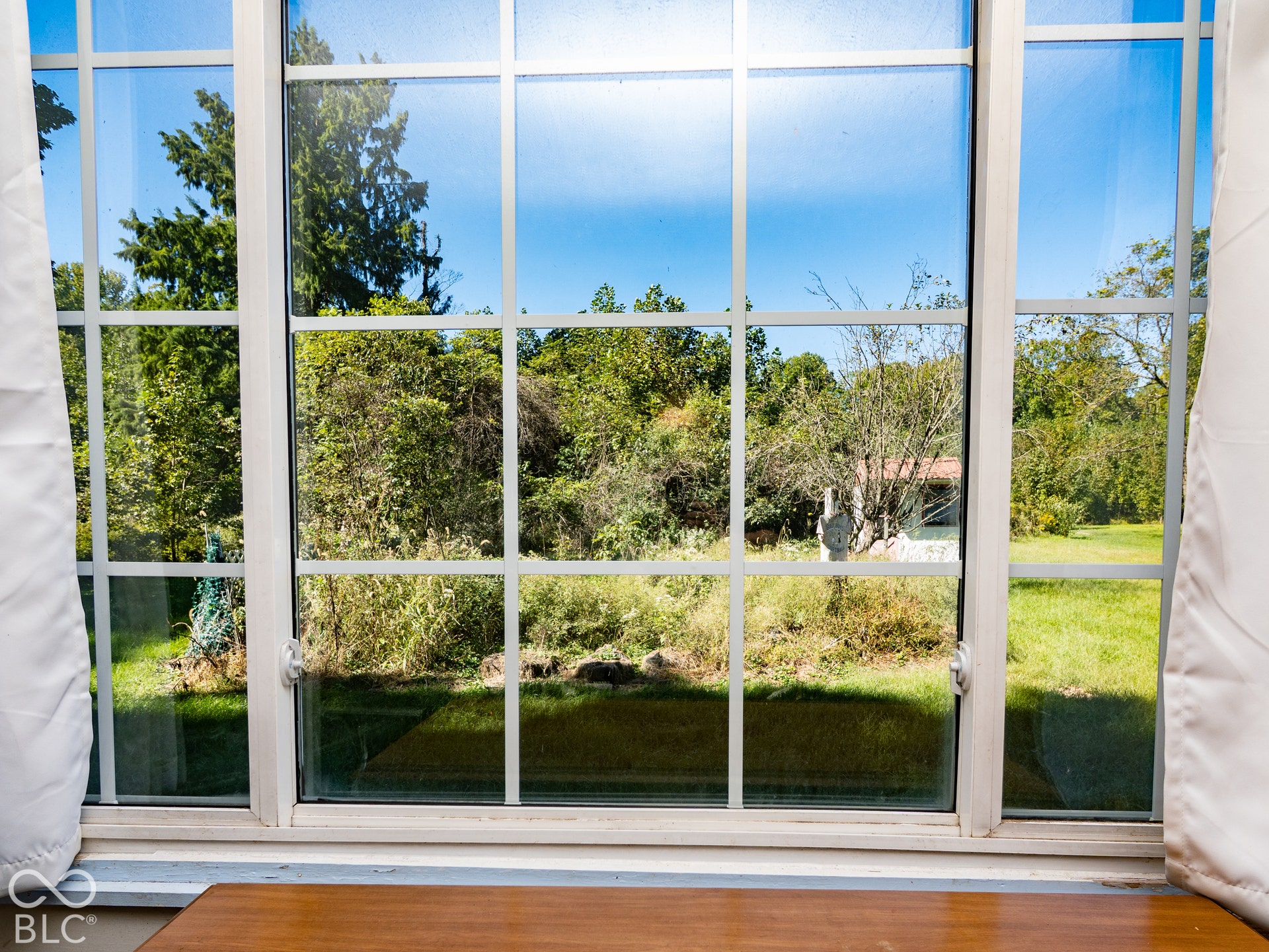 Dining Room Picture Window - Beautiful View!