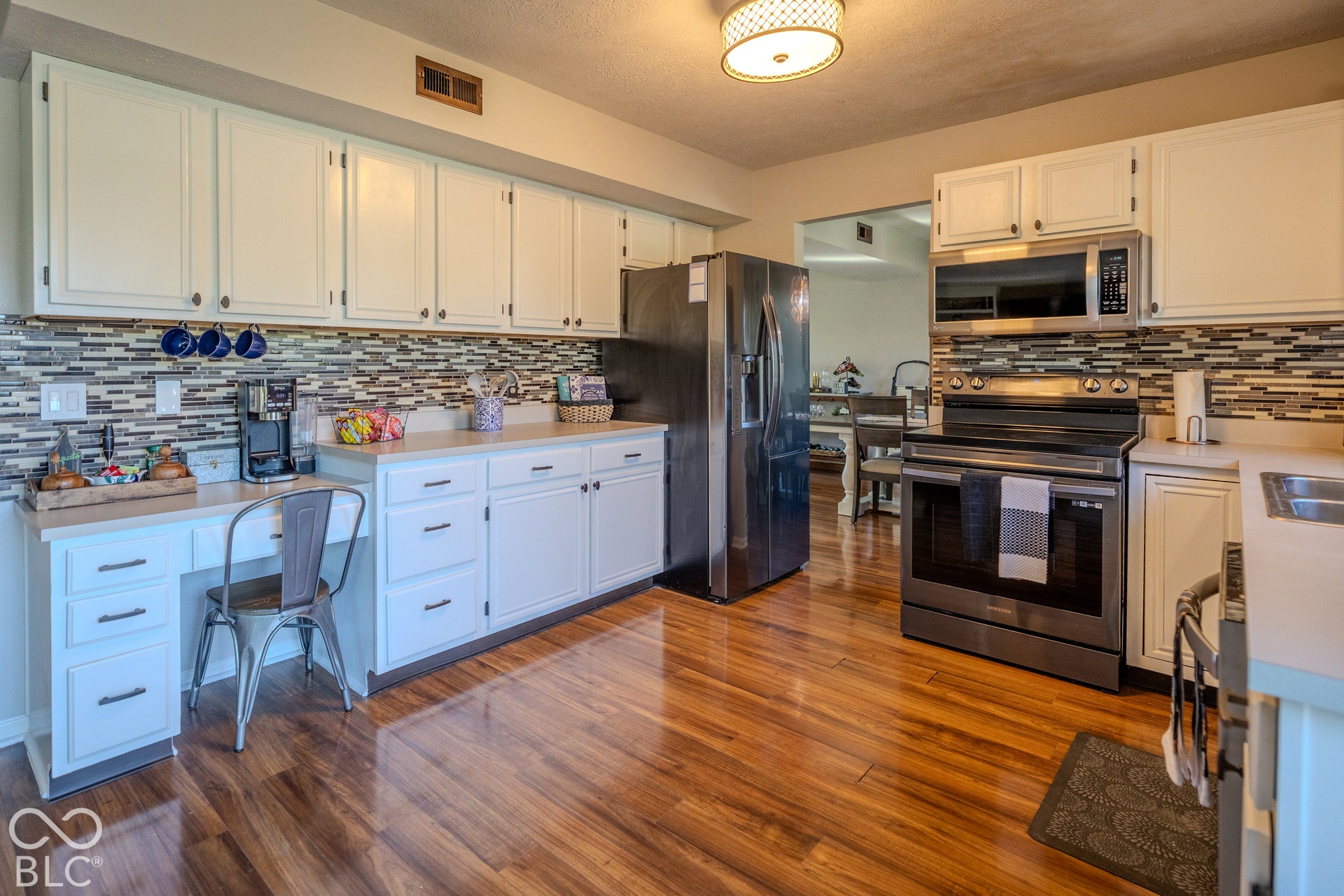 6416 Manchester Drive, Fishers, IN 46038 All newer appliances stay in this updated kitchen, including the Samsung Smart Range. This high-tech appliance features built-in Wi-Fi, SmartThings app integration, and advanced cooking modes like no-preheat air fry.
