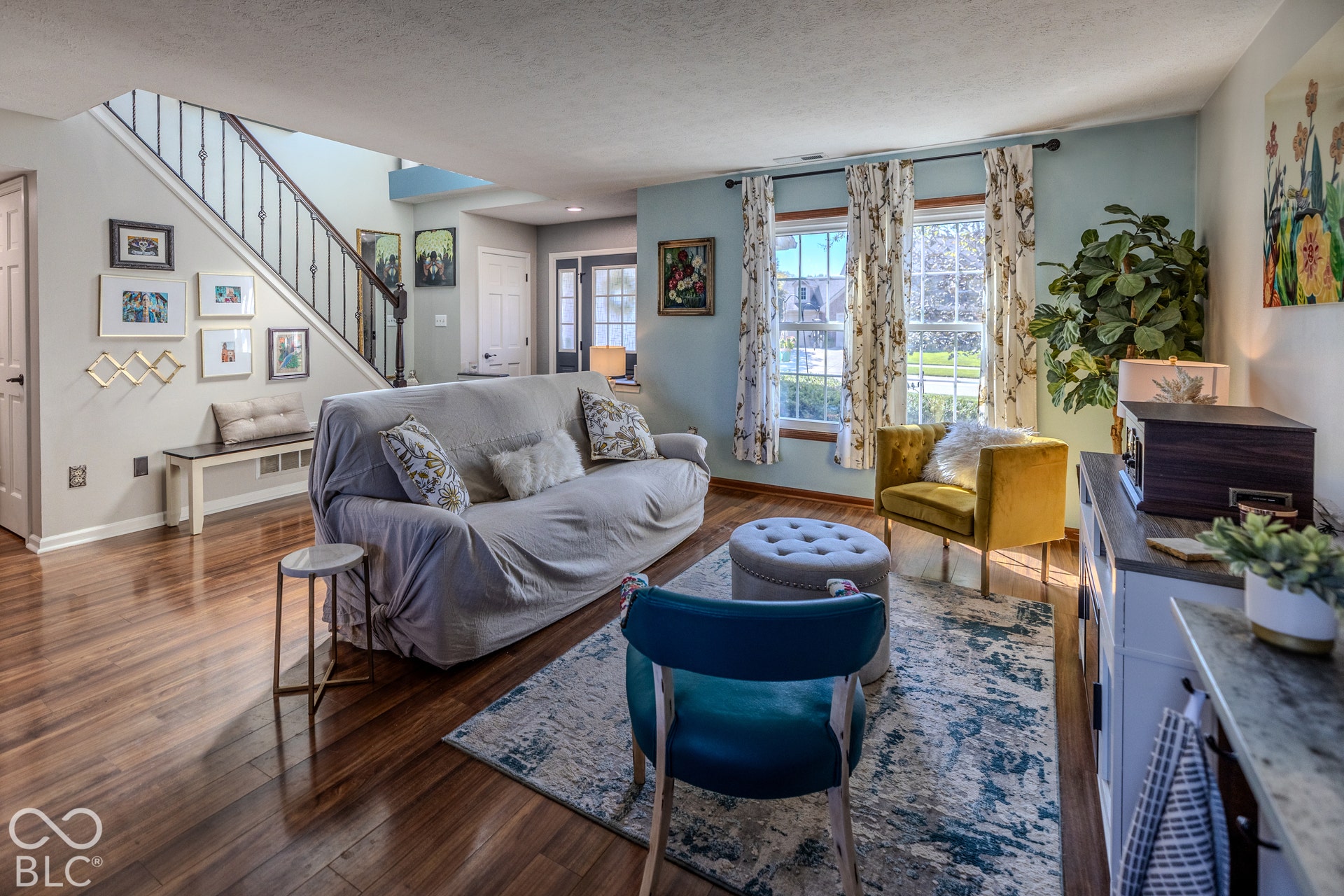 6416 Manchester Drive, Fishers, IN 46038 The living room is light and bright with an abundance of natural light. Gleaming wood laminate floors add to the feel of luxury in this home.