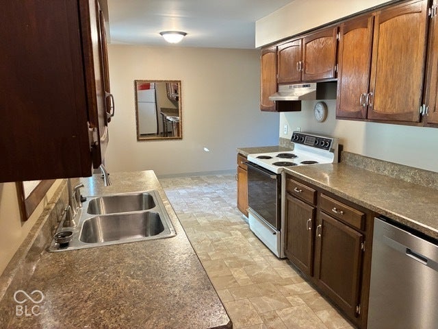 593 Northgate Drive, Greenwood, IN 46143