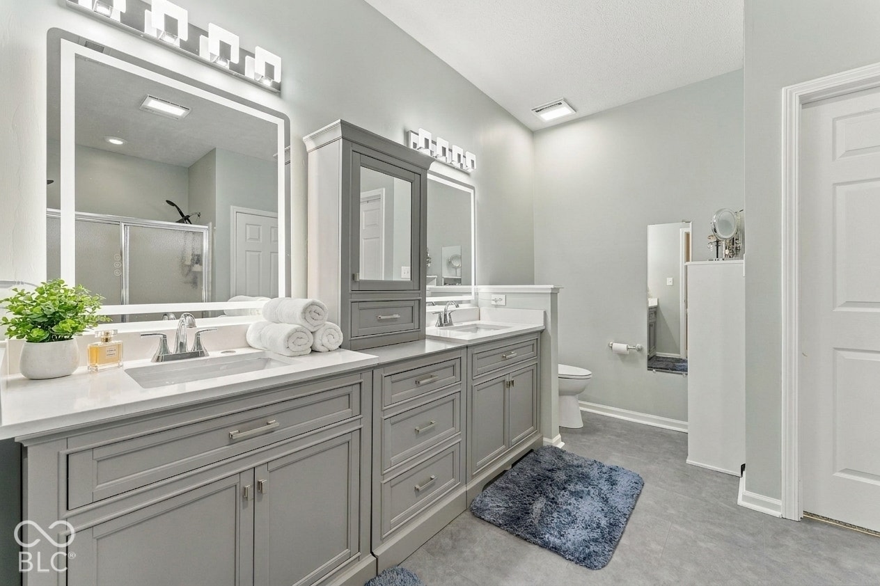 Virtually Altered - Primary En Suite - MAIN LEVEL