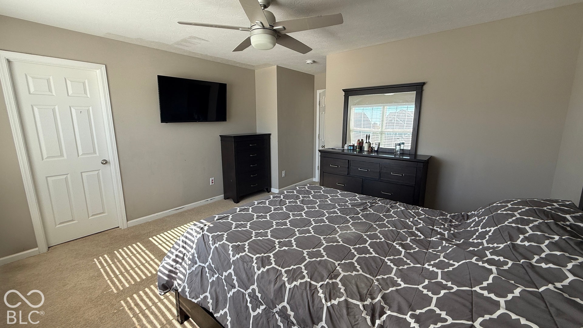 Recessed lighting, ceiling fan with light fixture, neutral wall color, and carpeted flooring