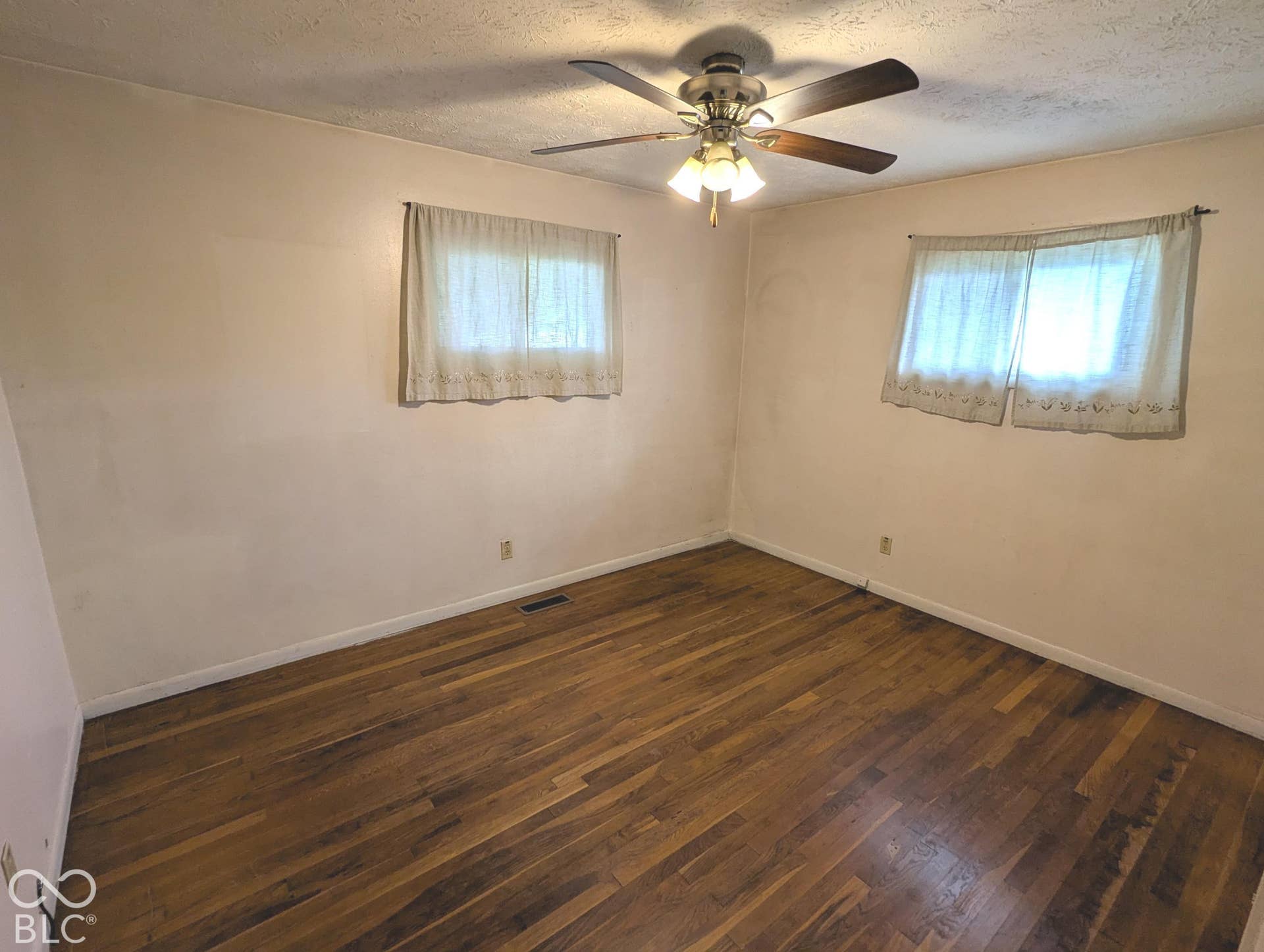 364 Robbins Drive, Greenwood, IN 46142 Hardwood flooring, ceiling fan with integrated lighting, and multiple windows providing natural illumination