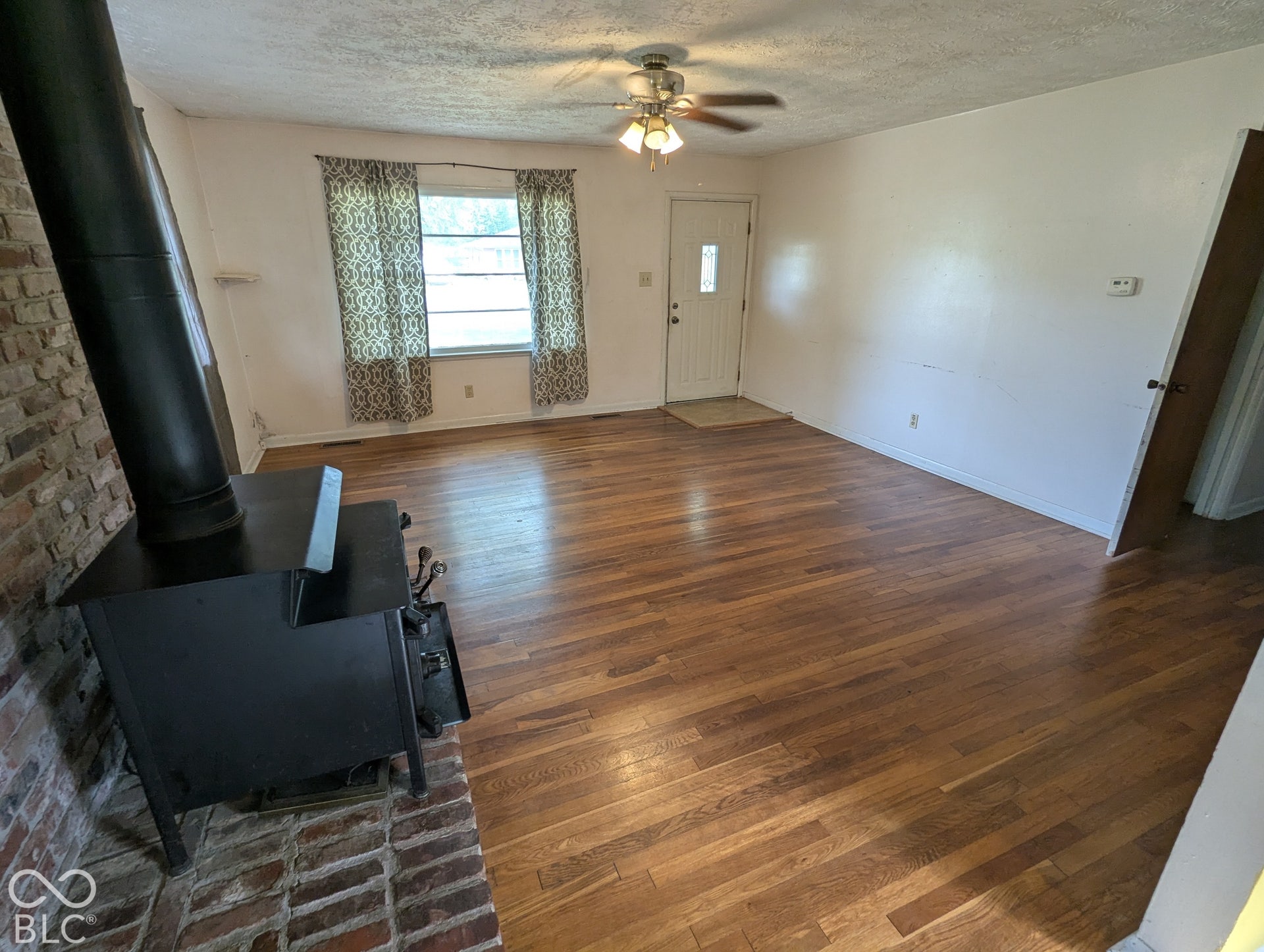 364 Robbins Drive, Greenwood, IN 46142 freshly painted walls and ceiling on this roomy 19x17 living space