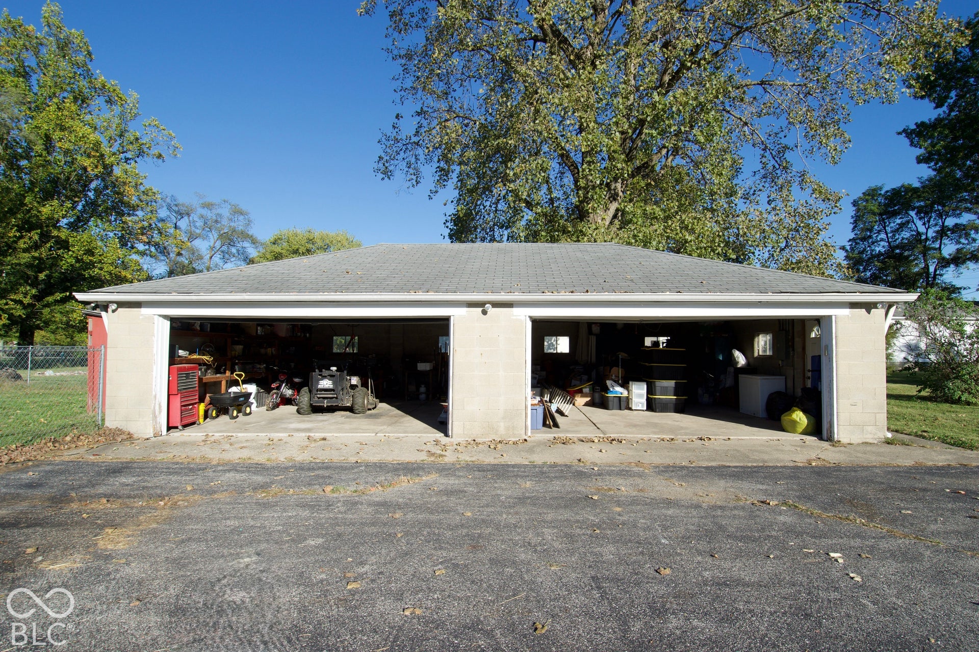 SPACE FOR A WORKSHOP, FOUR CARS, AND ENORMOUS AMOUNT OF PARKING!