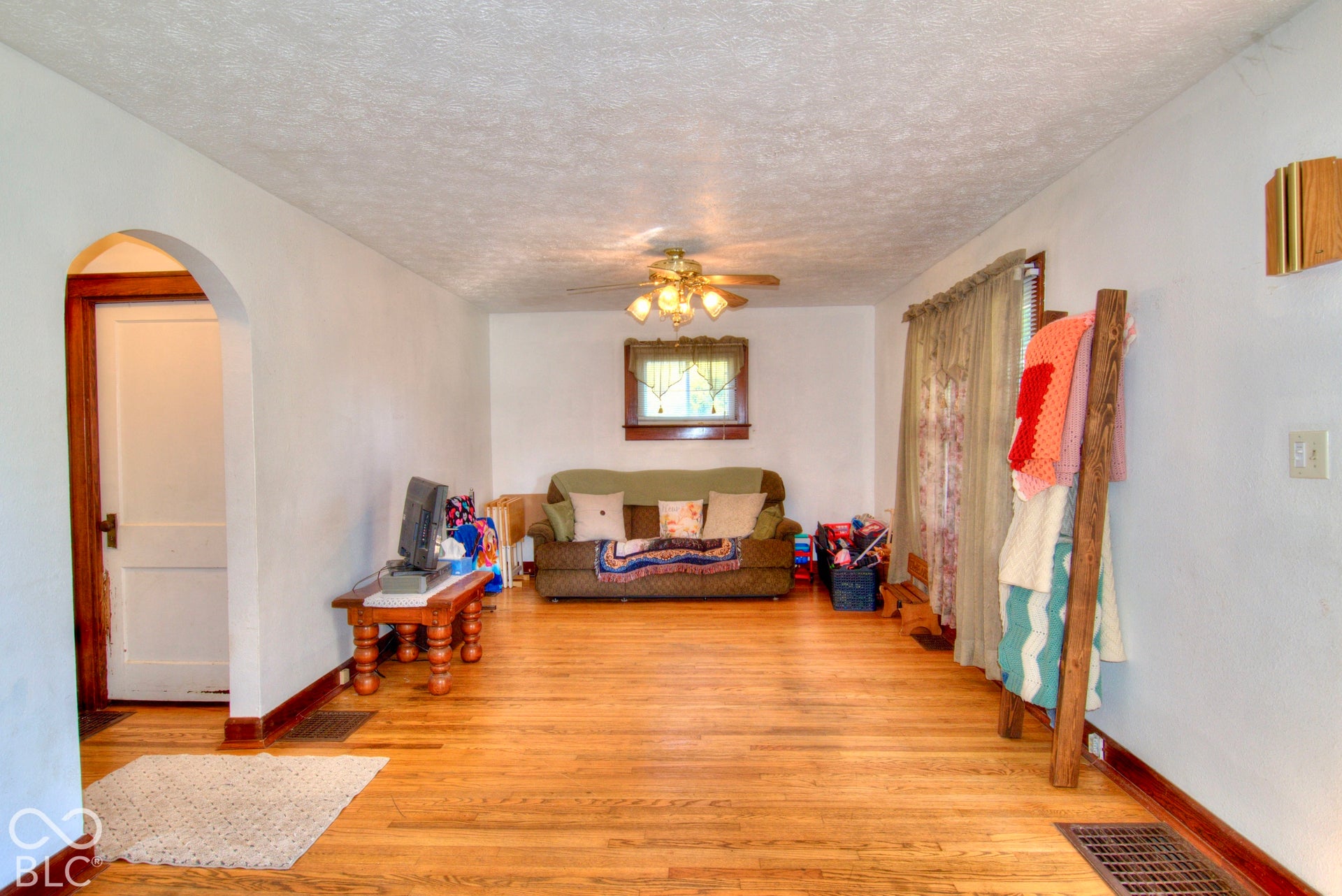 HARDWOOD FLOORS AND VINYL WINDOWS!