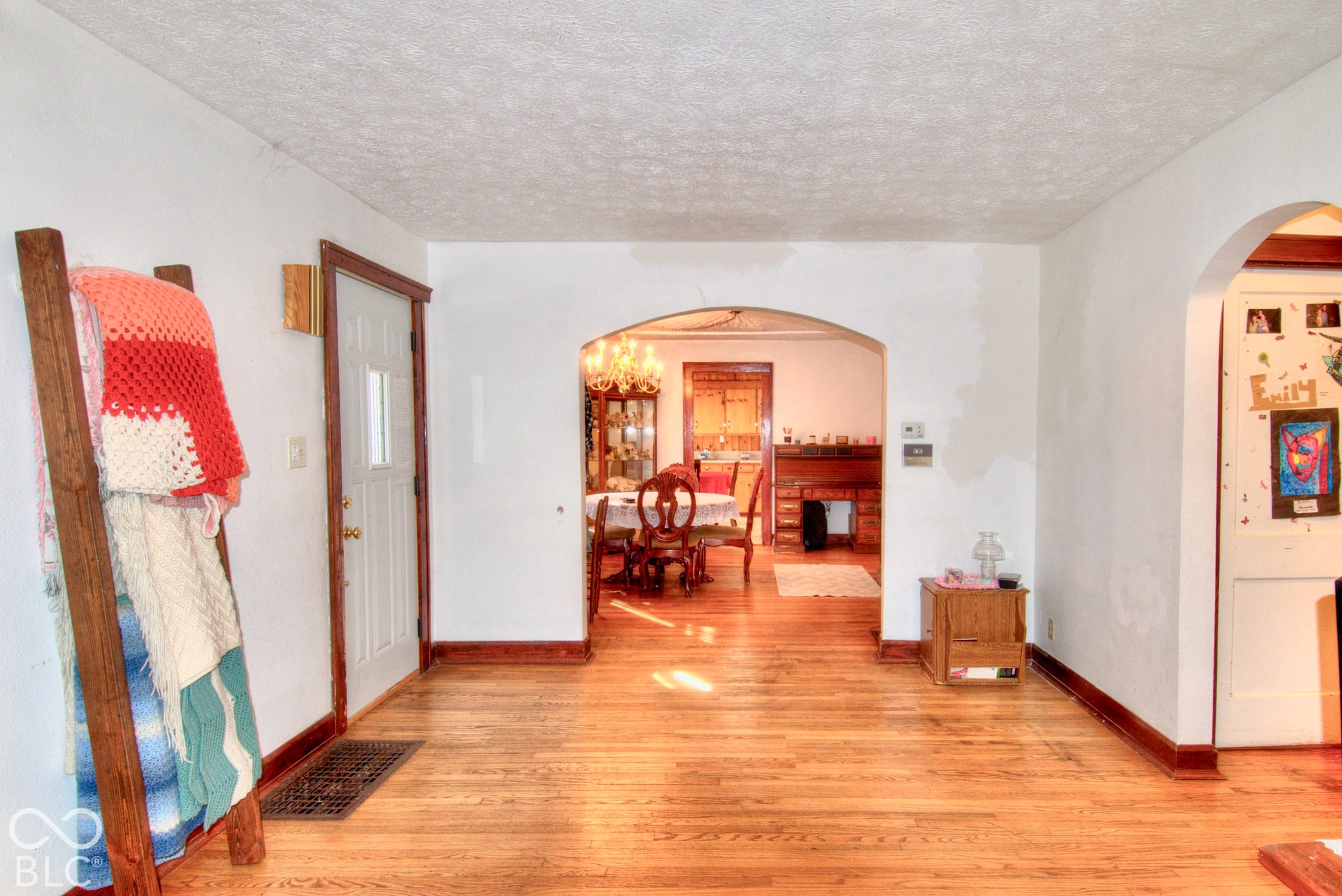 HARDWOOD FLOOR THROUGHOUT MOST OF THE HOME!