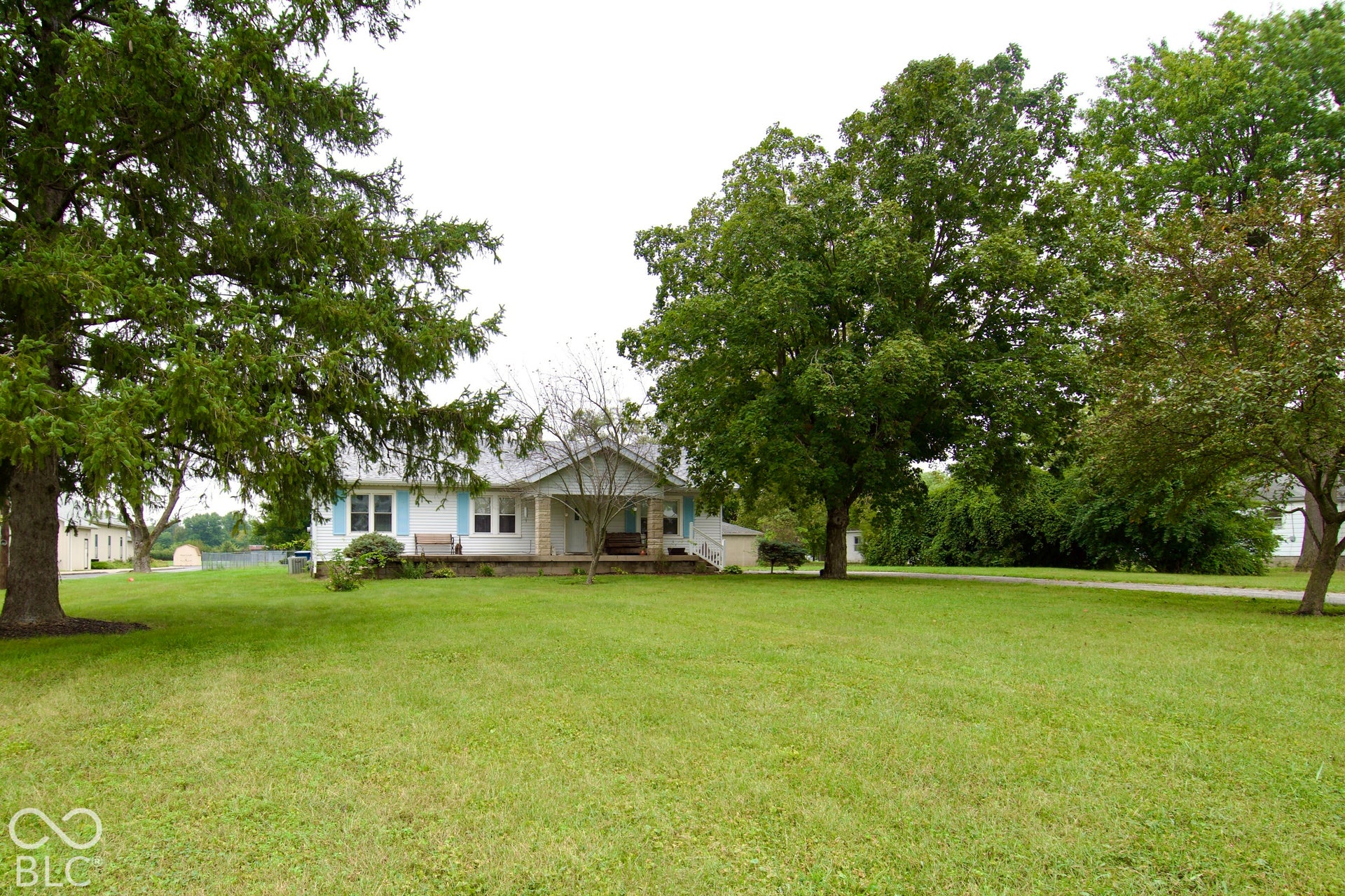 VERY LARGE FRONT YARD, LONG DRIVEWAY AND SIDE YARD