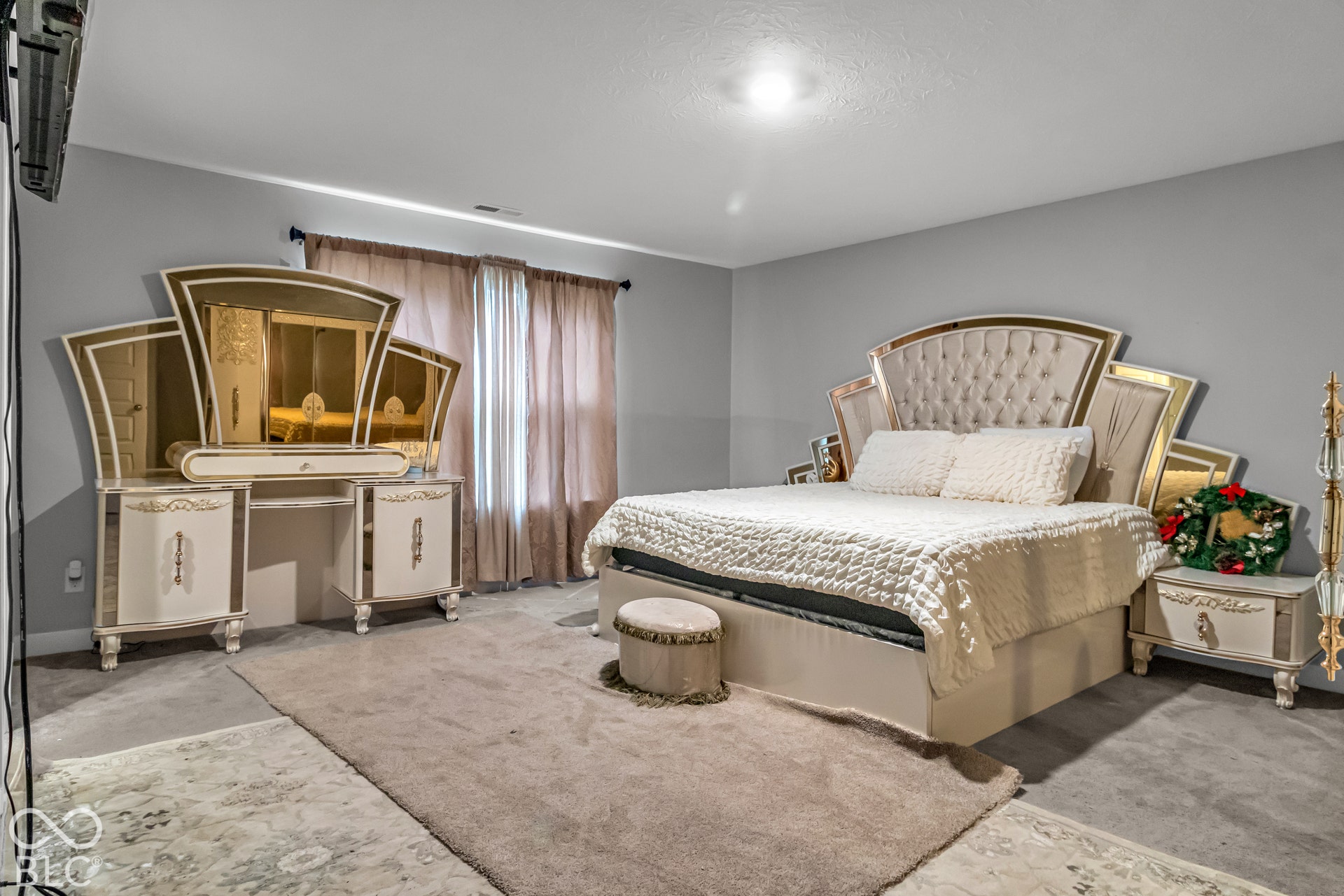 Carpeted flooring, light grey wall paint, and a built-in overhead light fixture