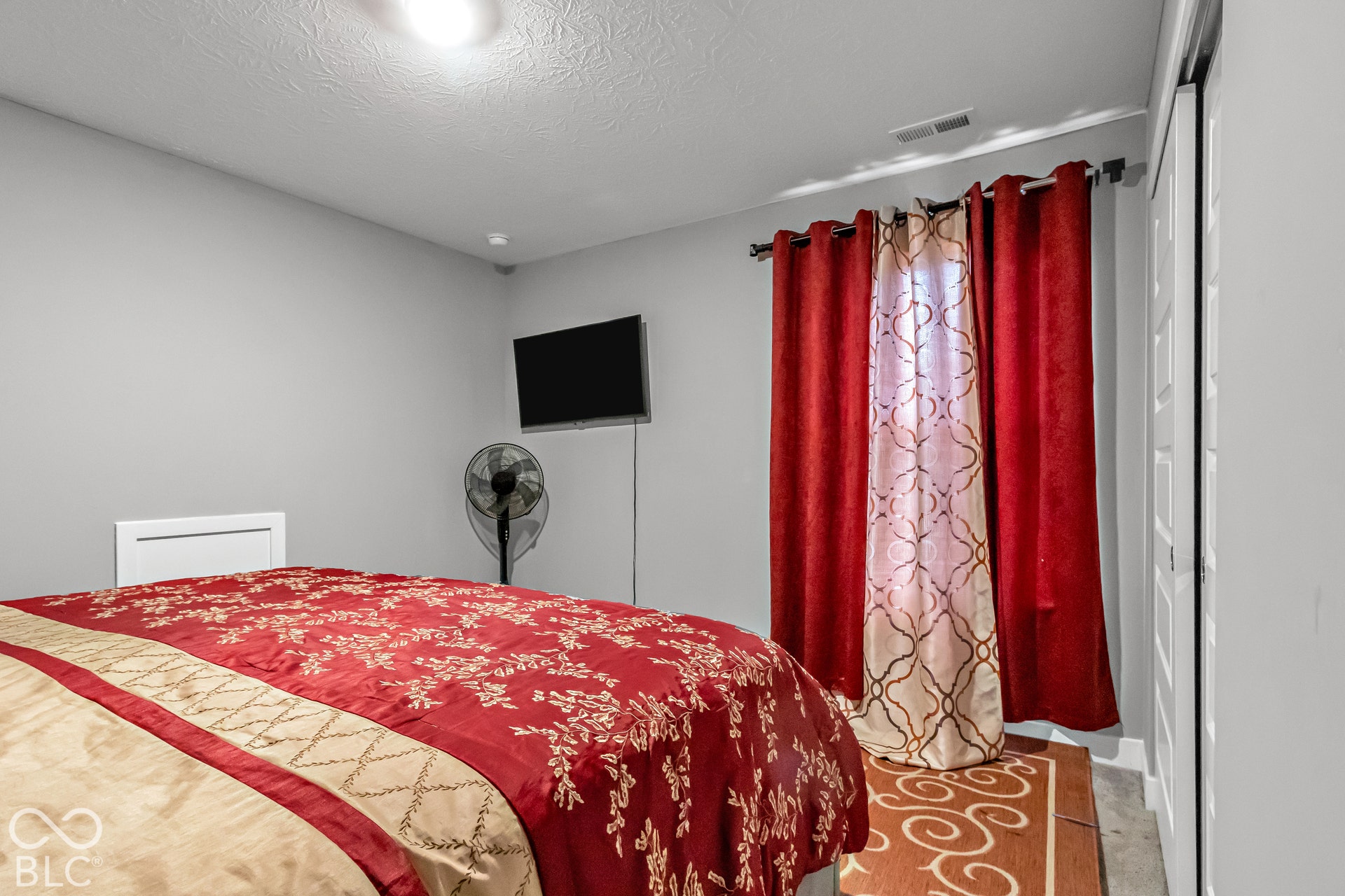 Recessed ceiling lighting complements the neutral wall color