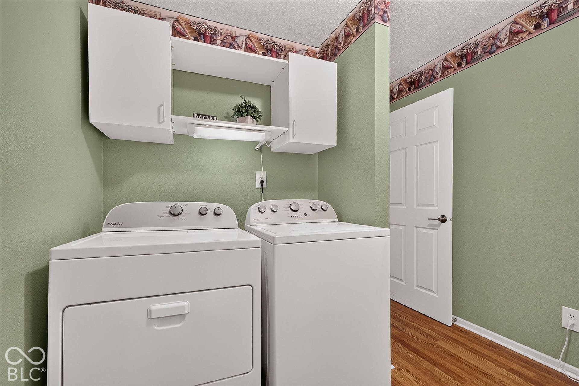 12980 Coyote Run, Fishers, IN 46038 White upper cabinetry with open shelving