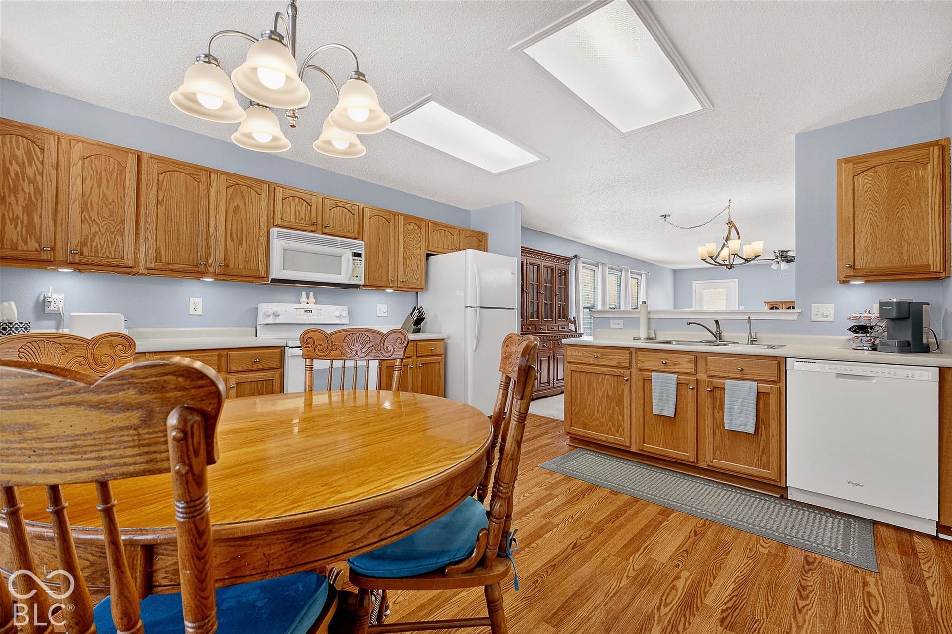 12980 Coyote Run, Fishers, IN 46038 kitchen has ample storage and counter space.