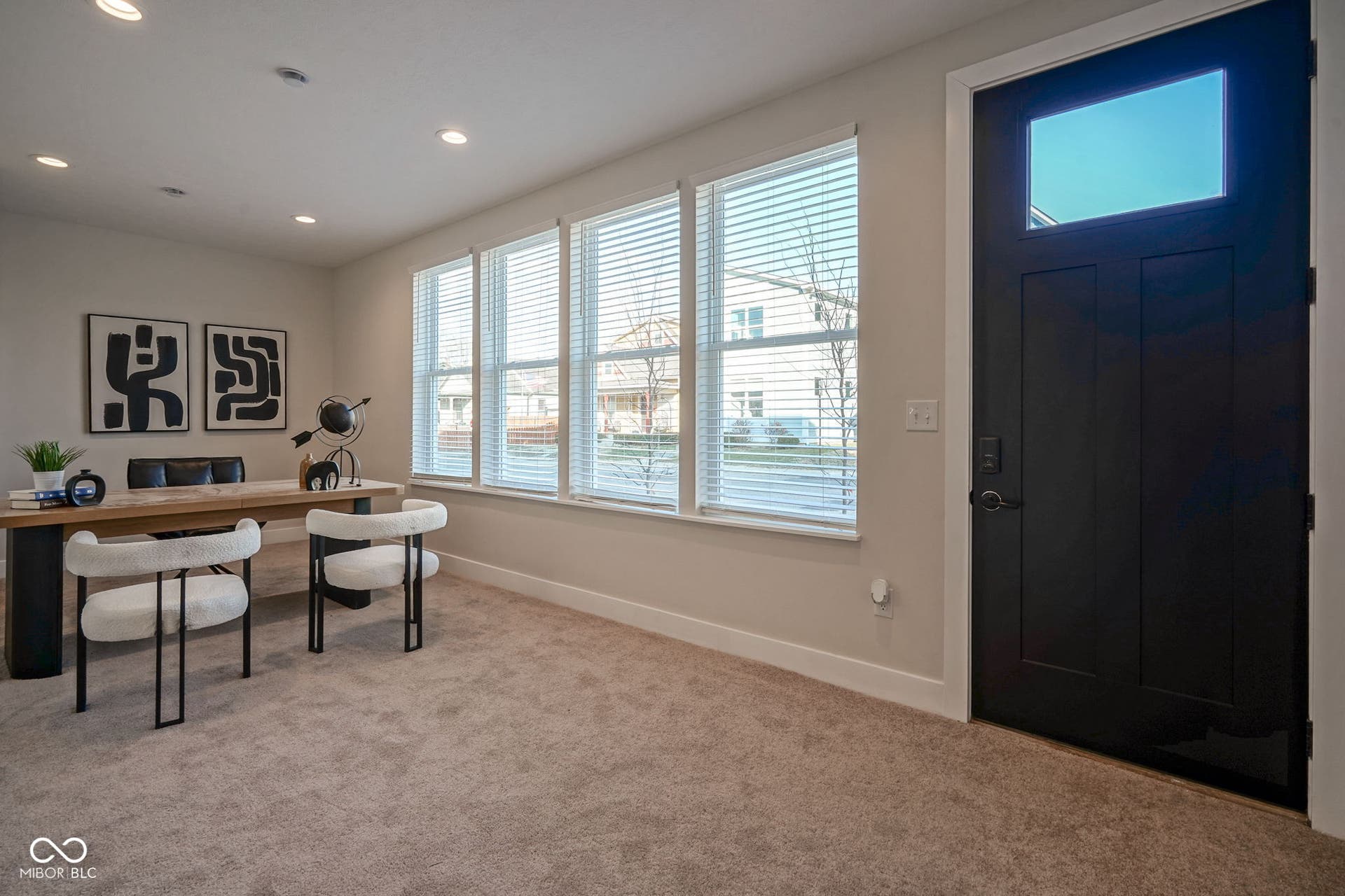 office space featuring light carpet and recessed lighting
