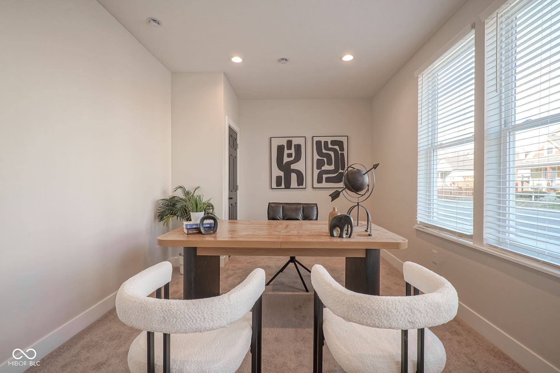 office with light colored carpet and recessed lighting