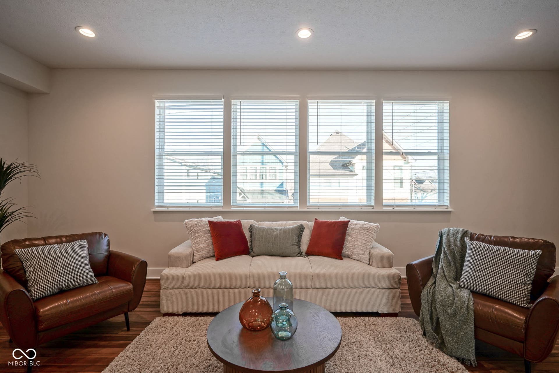 living area with recessed lighting, healthy amount of natural light, and wood finished floors