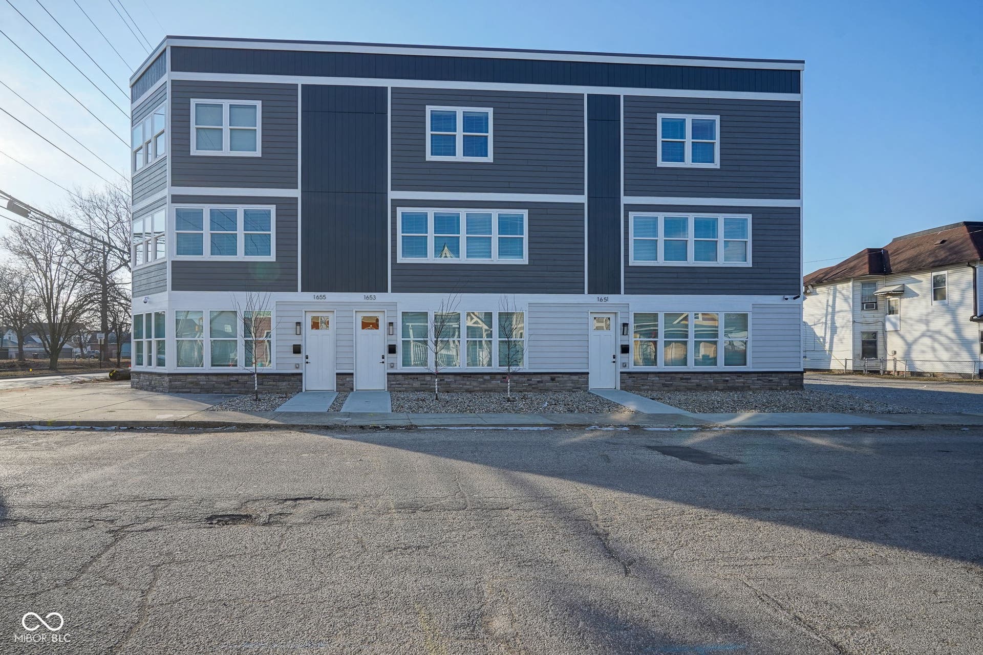 view of front of property featuring stone siding