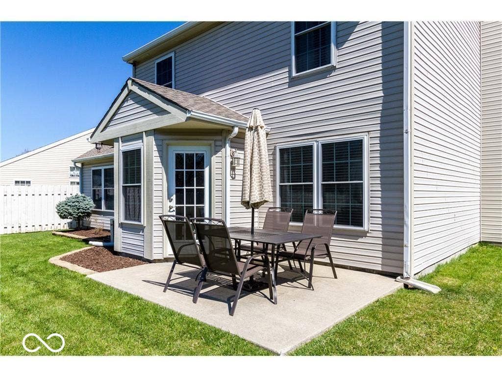 10812 Washington Bay Drive, Fishers, IN 46037