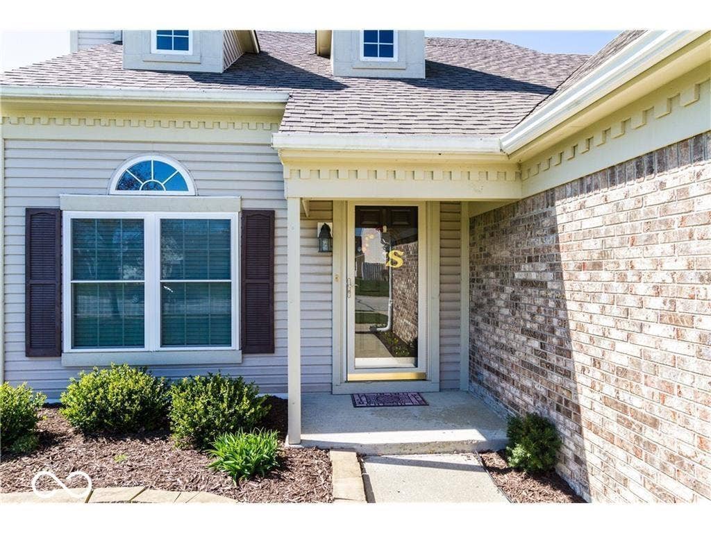 10812 Washington Bay Drive, Fishers, IN 46037