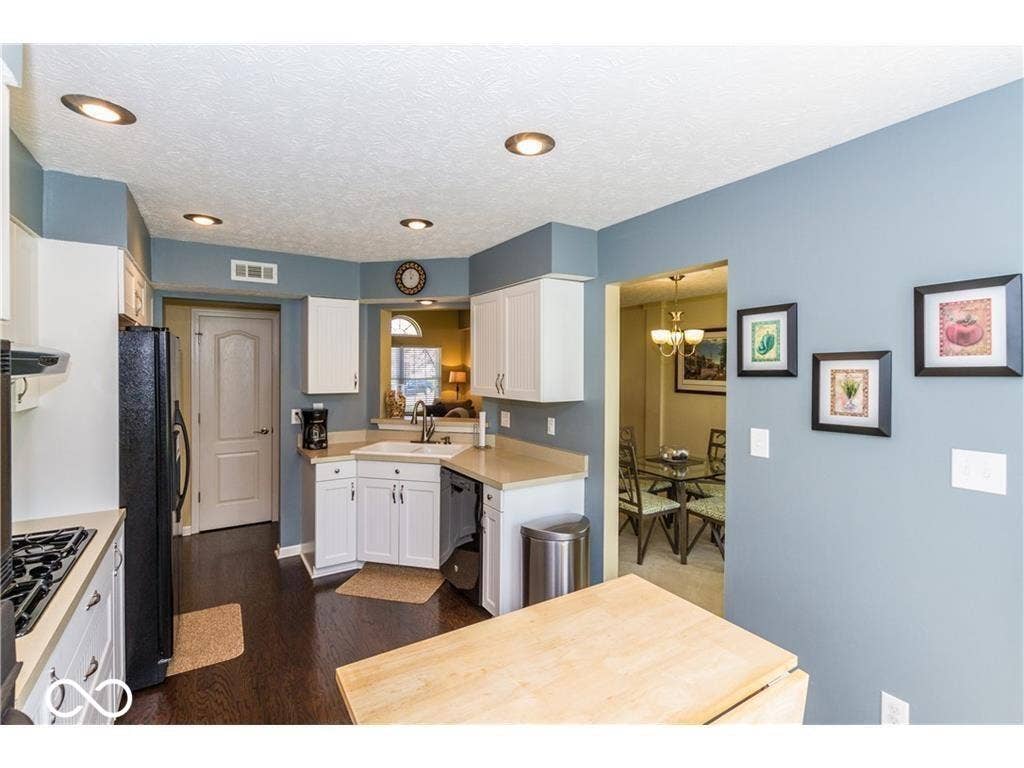 10812 Washington Bay Drive, Fishers, IN 46037