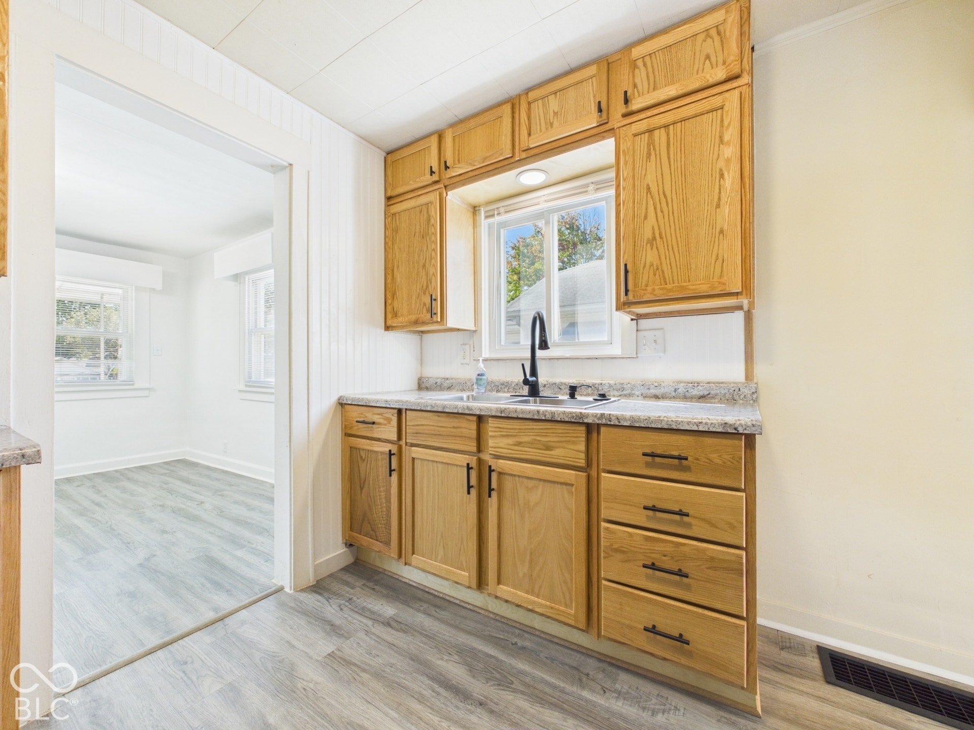 240 W 37th Street, Anderson, IN 46013