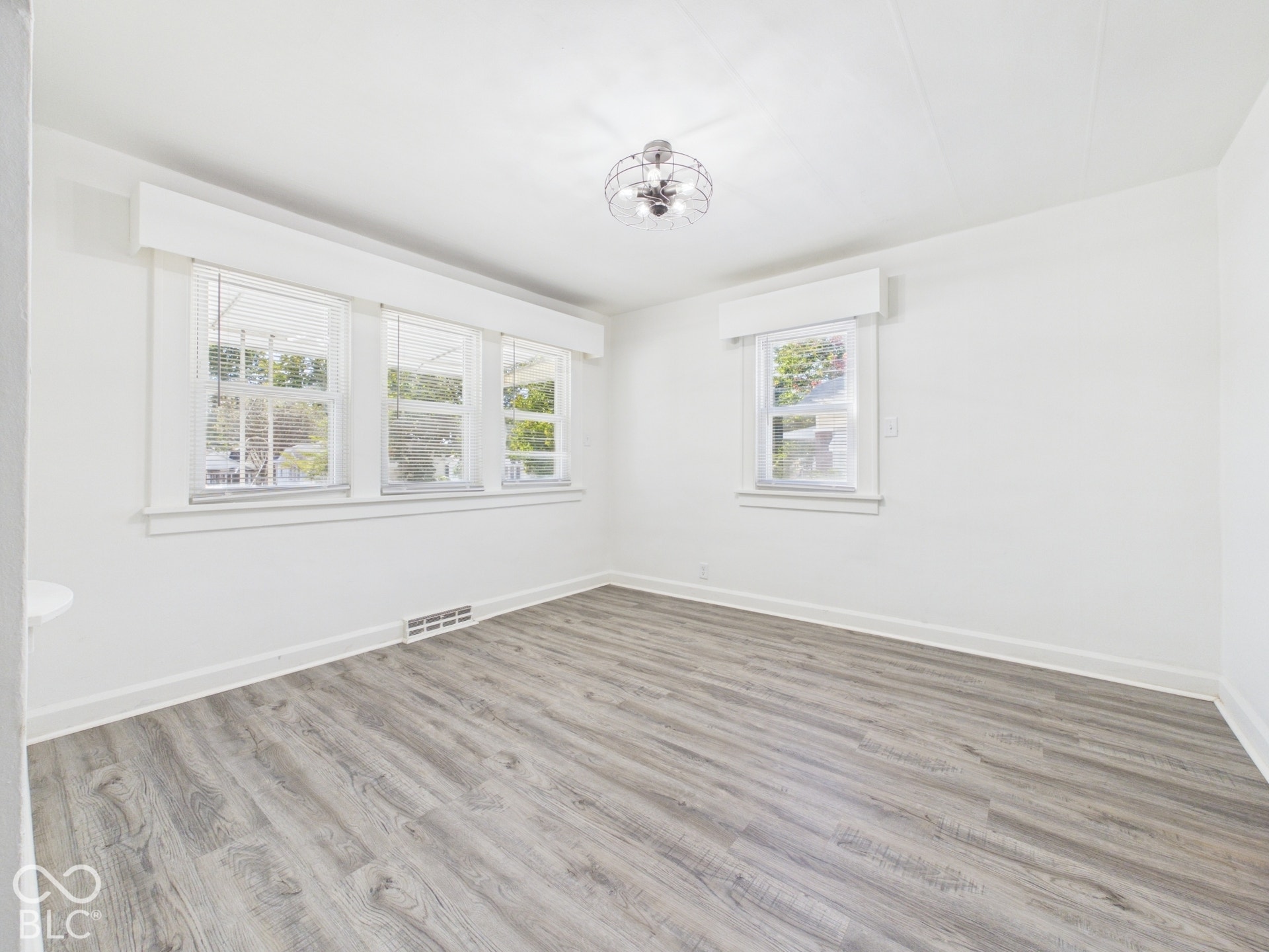 240 W 37th Street, Anderson, IN 46013
