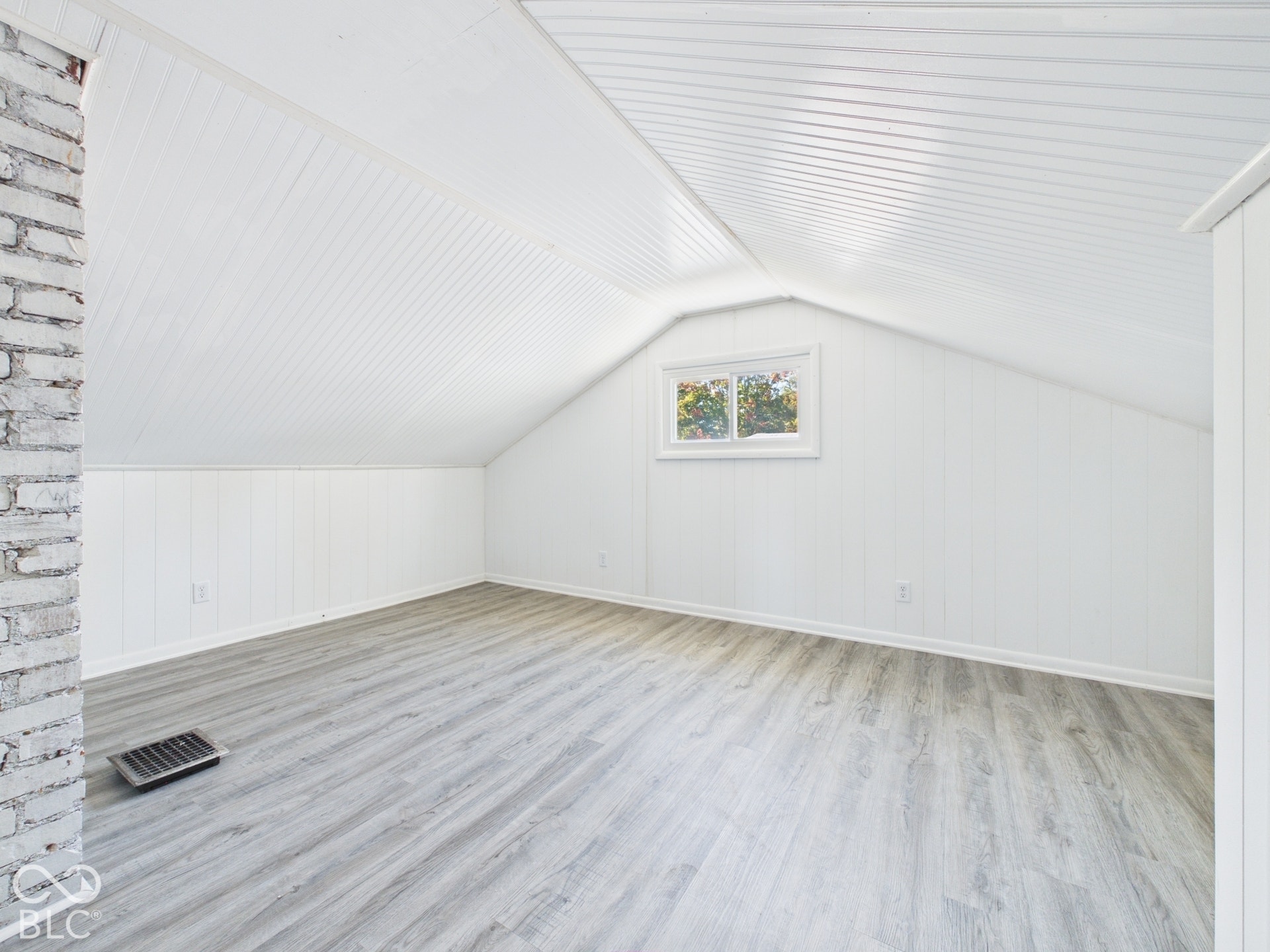 240 W 37th Street, Anderson, IN 46013