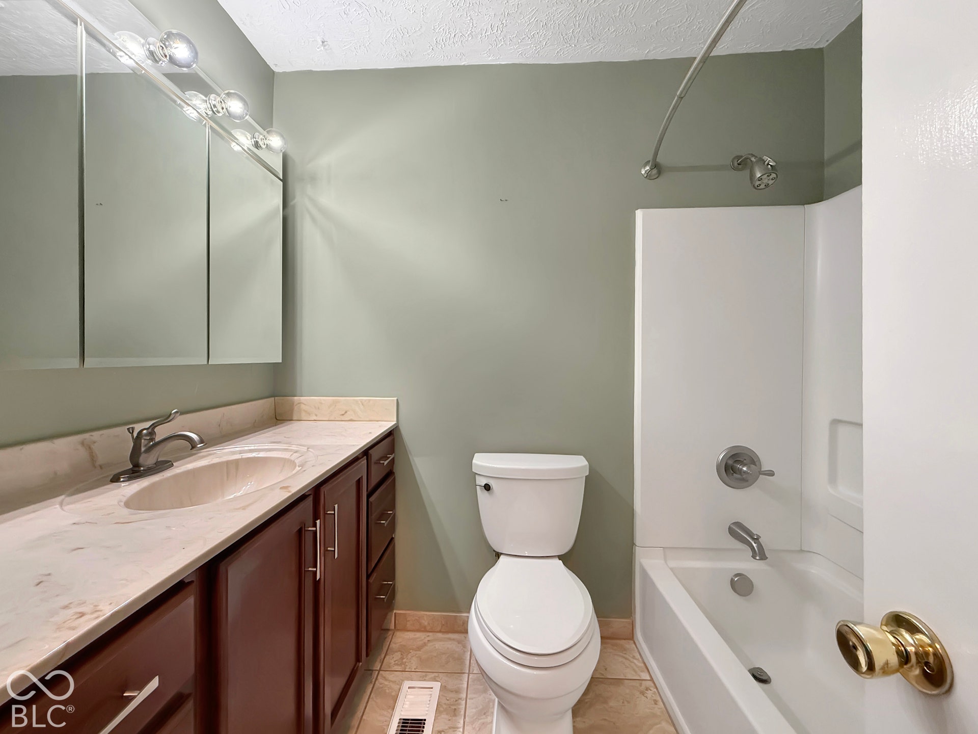 Upstairs hall bath