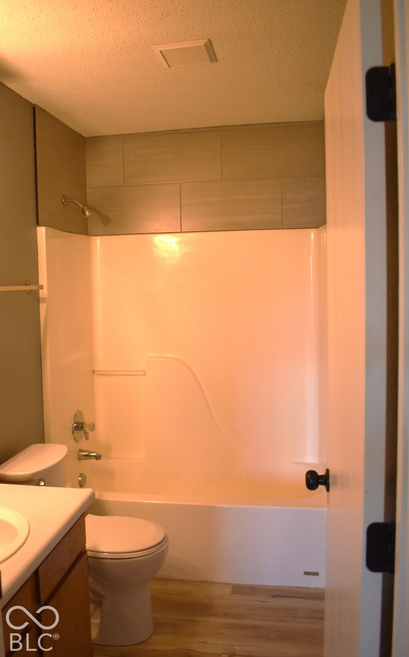 6119 Rocky River, Indianapolis, IN 46221 Bathroom
