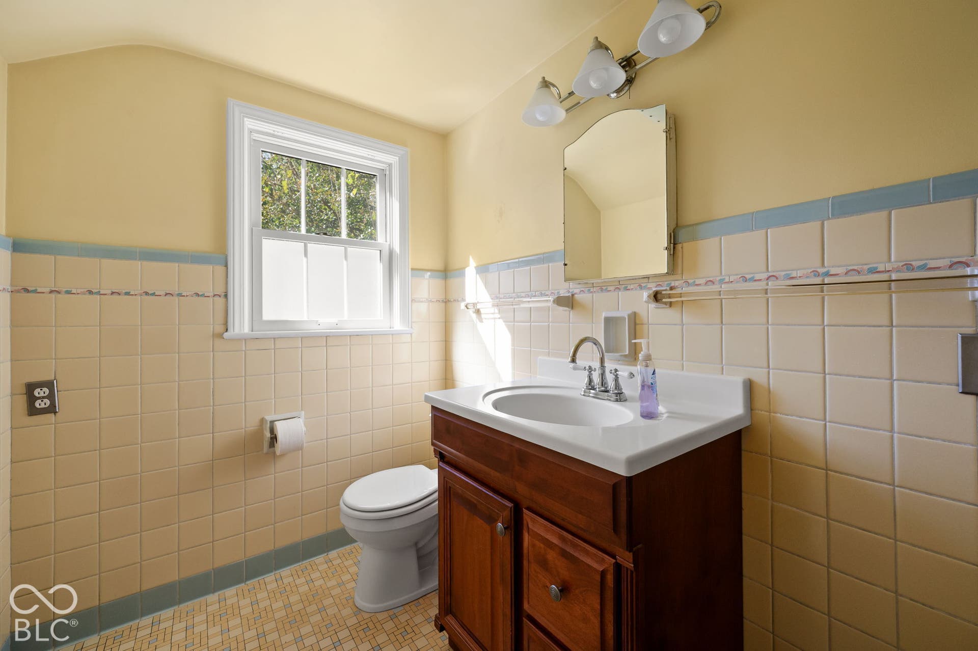 718 Northview Avenue, Indianapolis, IN 46220 Bathroom