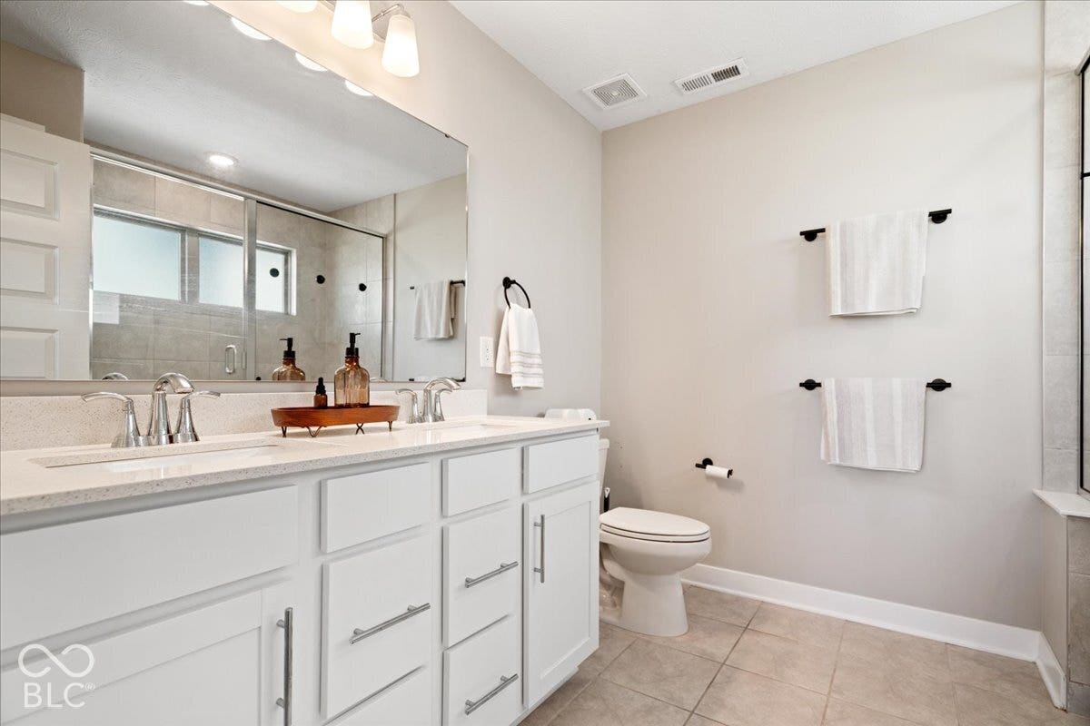 Double vanity with undermount sinks and chrome fixtures