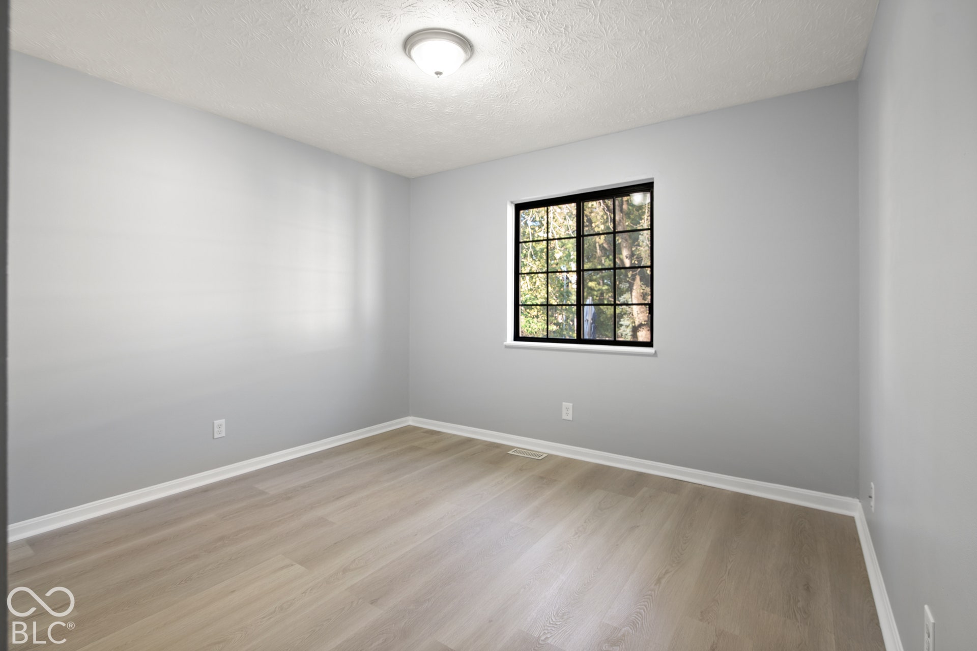 5807 Timber Lake Way, Indianapolis, IN 46237