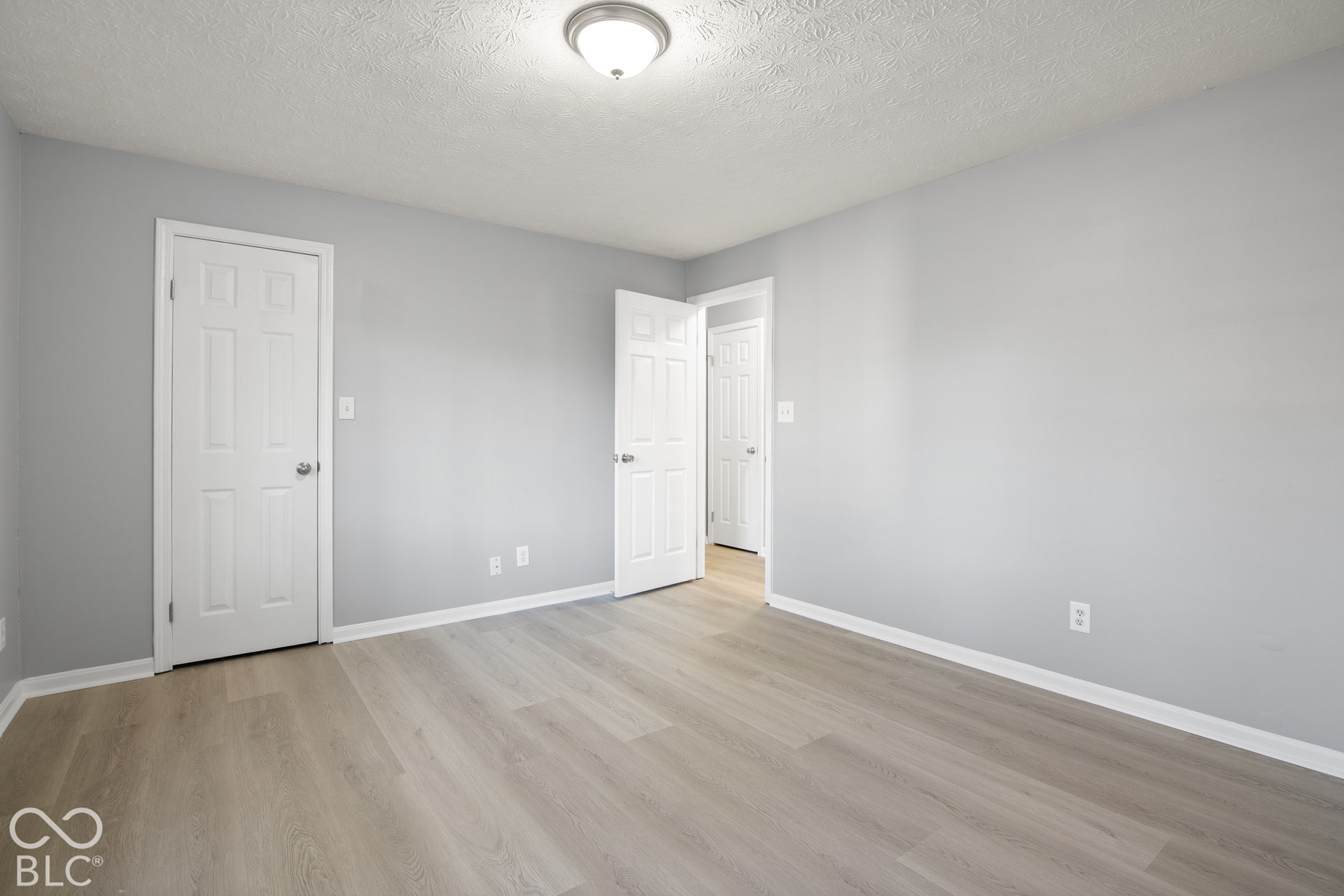5807 Timber Lake Way, Indianapolis, IN 46237
