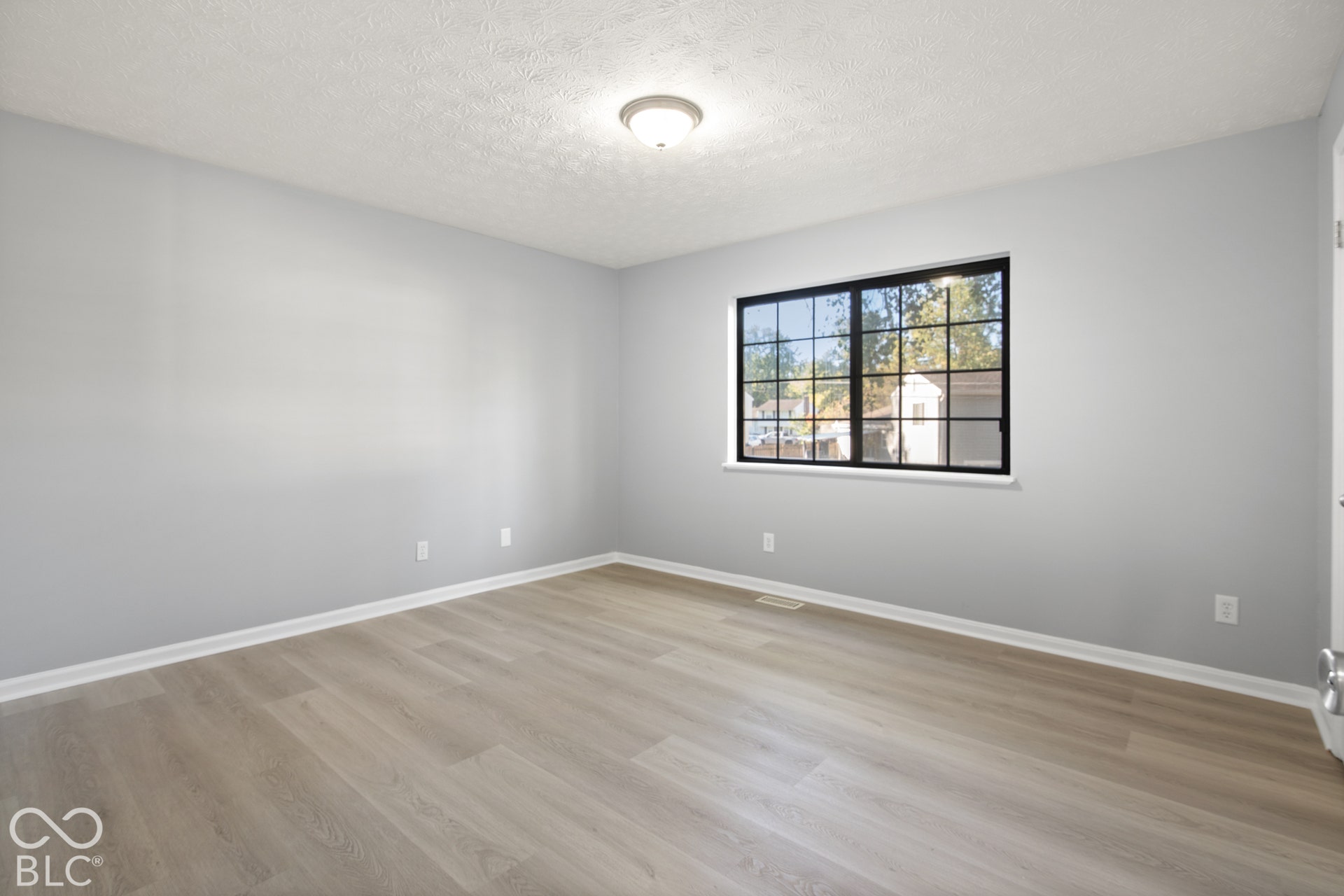 5807 Timber Lake Way, Indianapolis, IN 46237