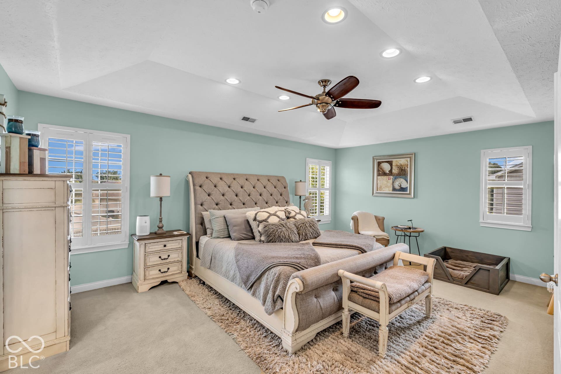 Tray ceiling with recessed lighting and a ceiling fan