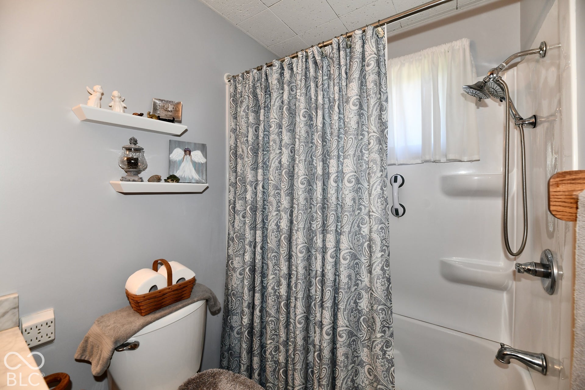 Updated Bathroom (Remodeled in 2022)