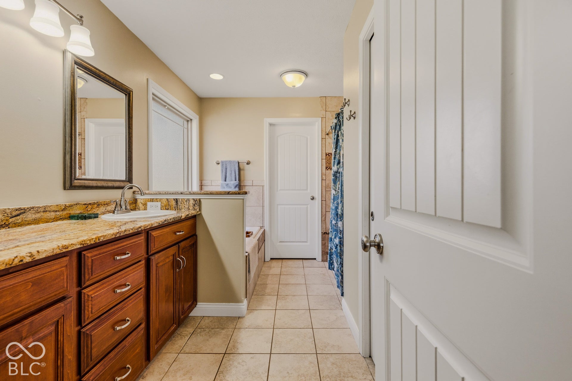 2656 Daffodil Court W, Columbus, IN 47201 primary bath
