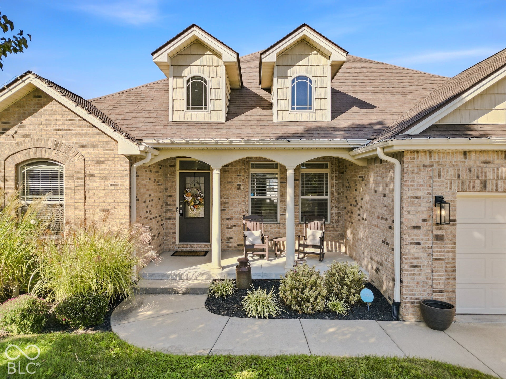 2656 Daffodil Court W, Columbus, IN 47201 Covered front porch