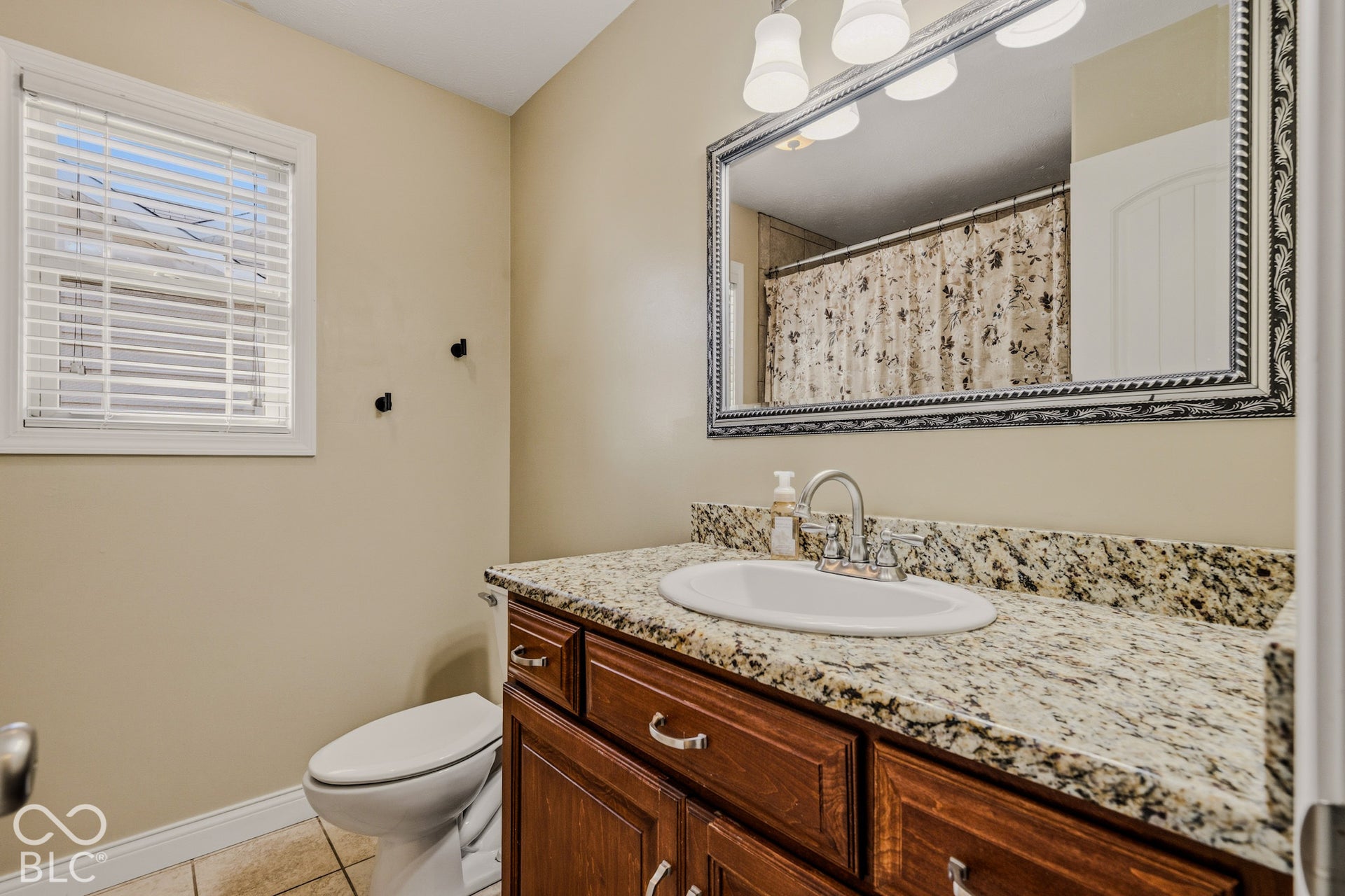 2656 Daffodil Court W, Columbus, IN 47201 Hall bath